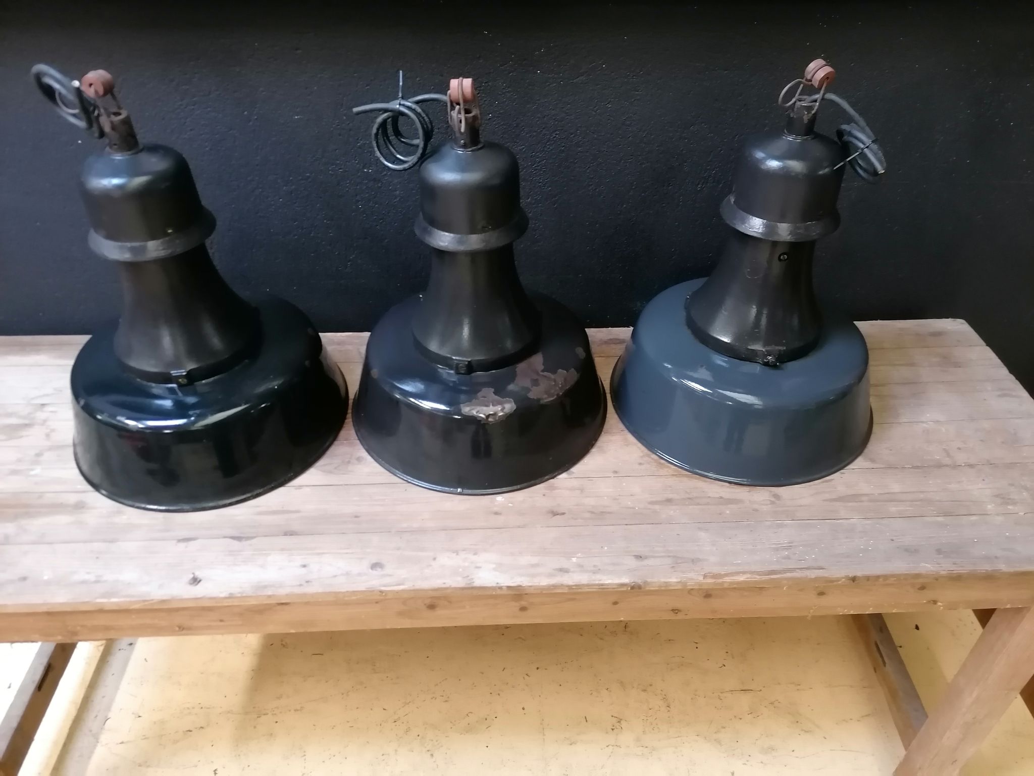 Industrial hanging lamps in enamelled metal, 50
