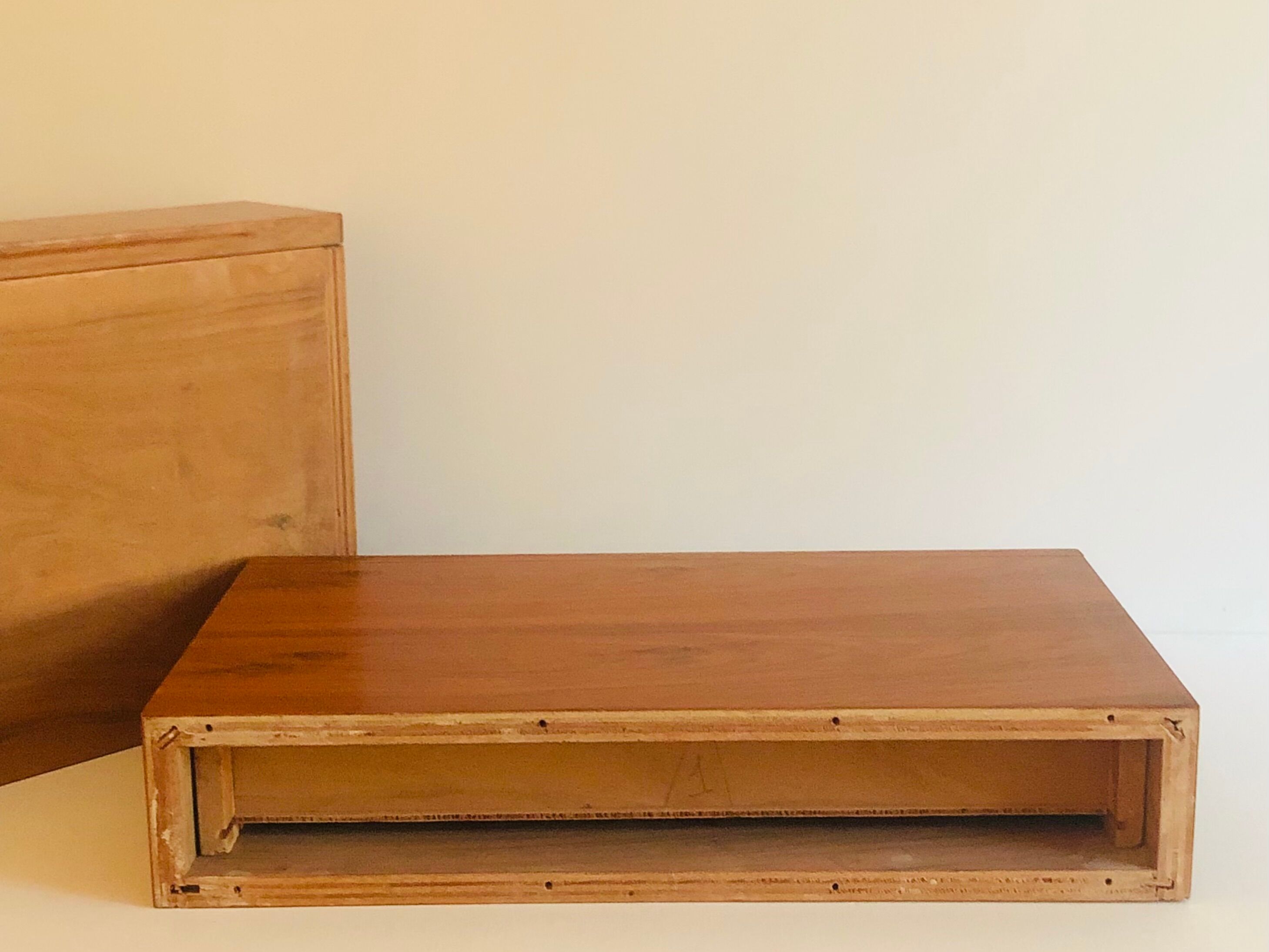 Paire d'étagères vintage en placage de palissandre, France années 60