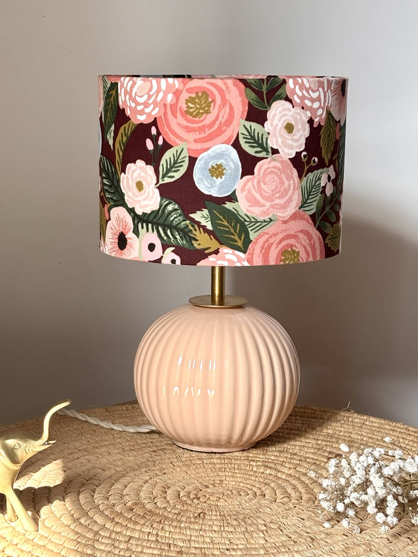 Vintage table lamp in powder pink ceramic – floral lampshade made