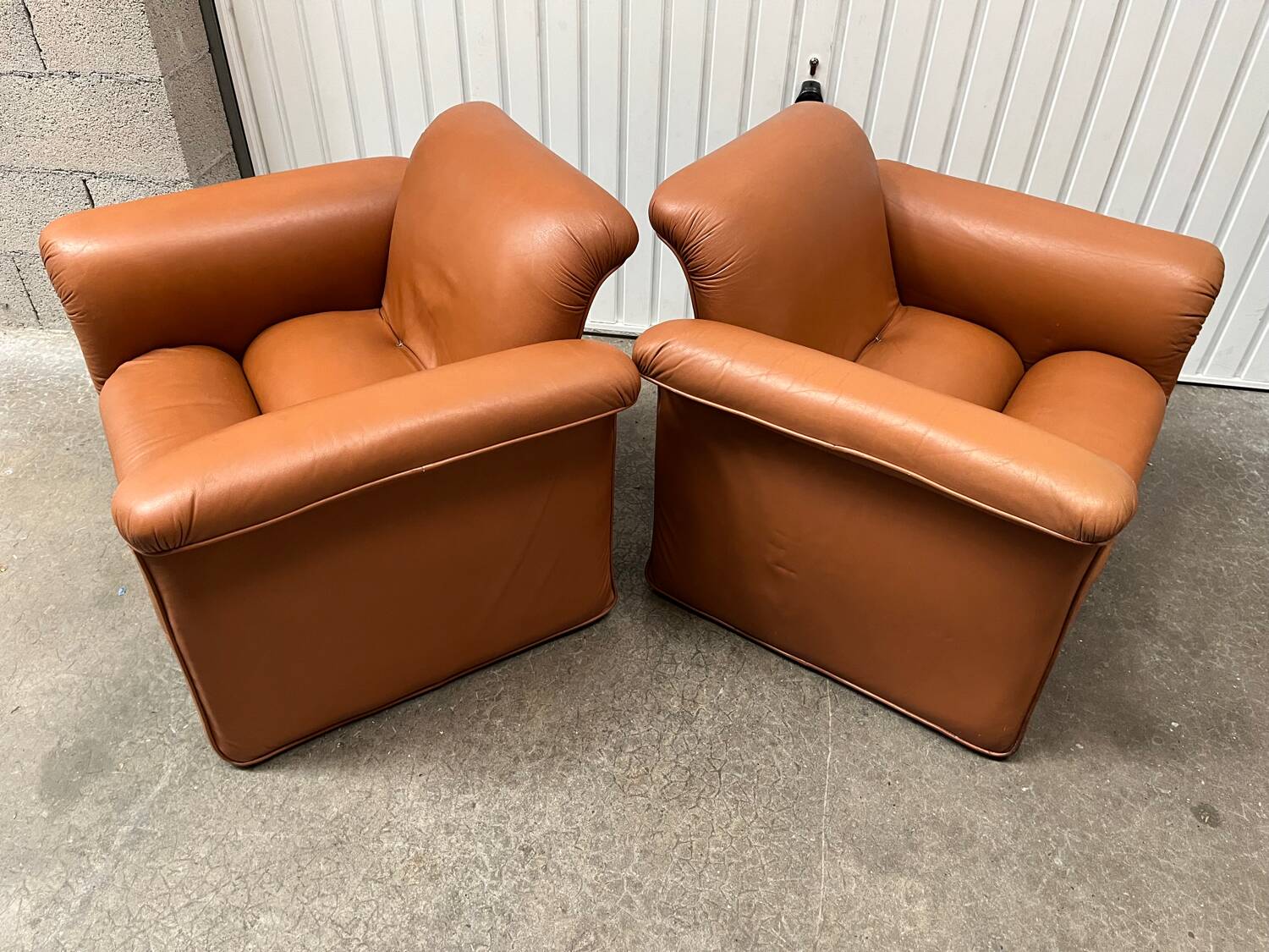Paire fauteuils cuir design italien