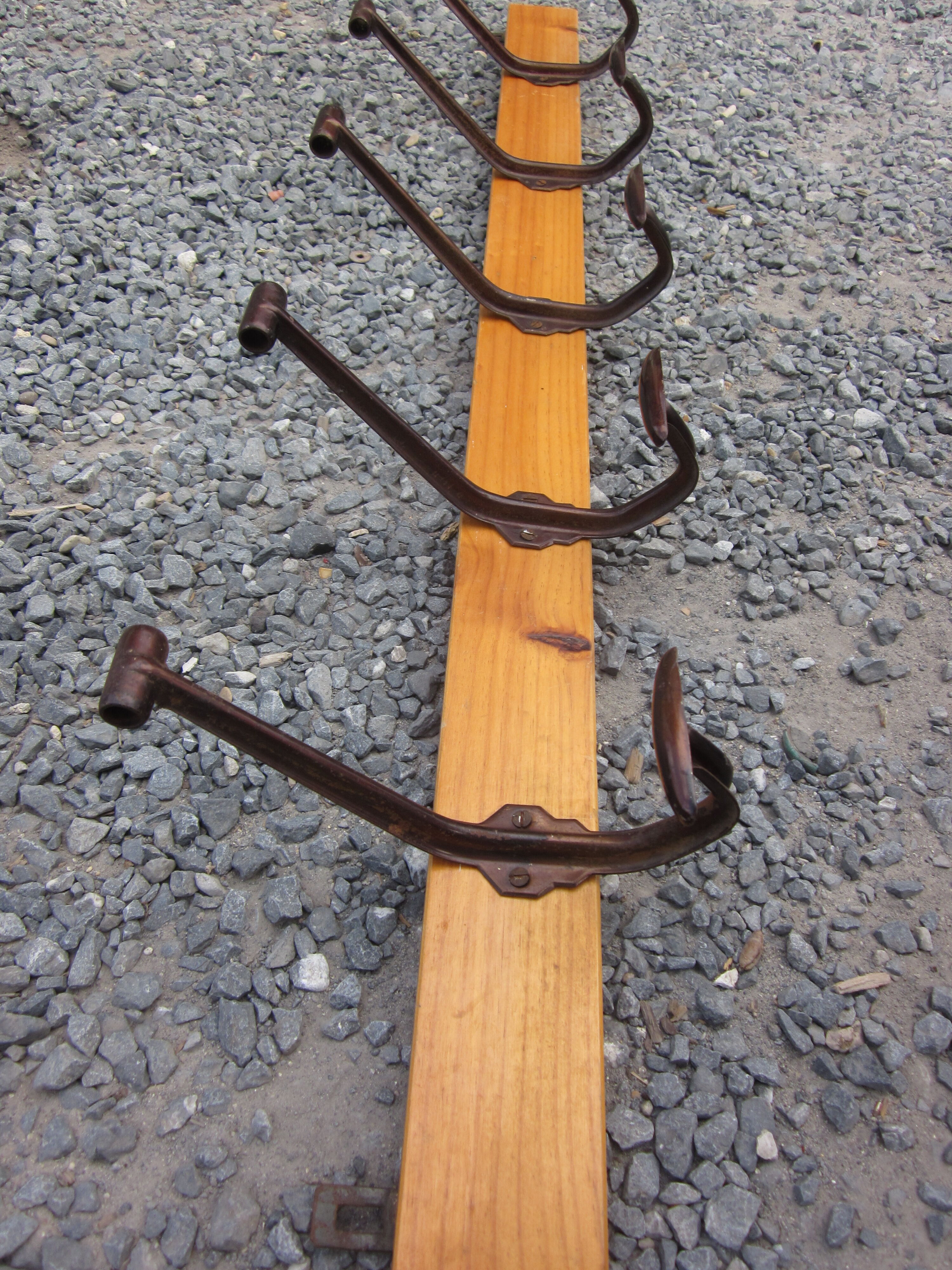 Door industrial coat a 5 hooks