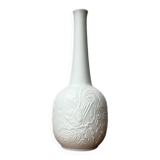German white porcelain vase from the mid-century with bird motif by Kaiser, 1960s.