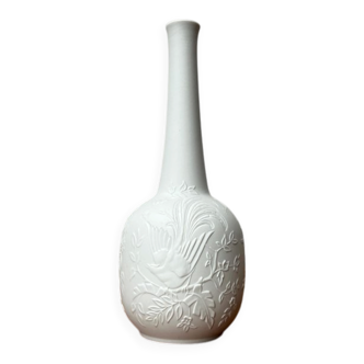 German white porcelain vase from the mid-century with bird motif by Kaiser, 1960s.