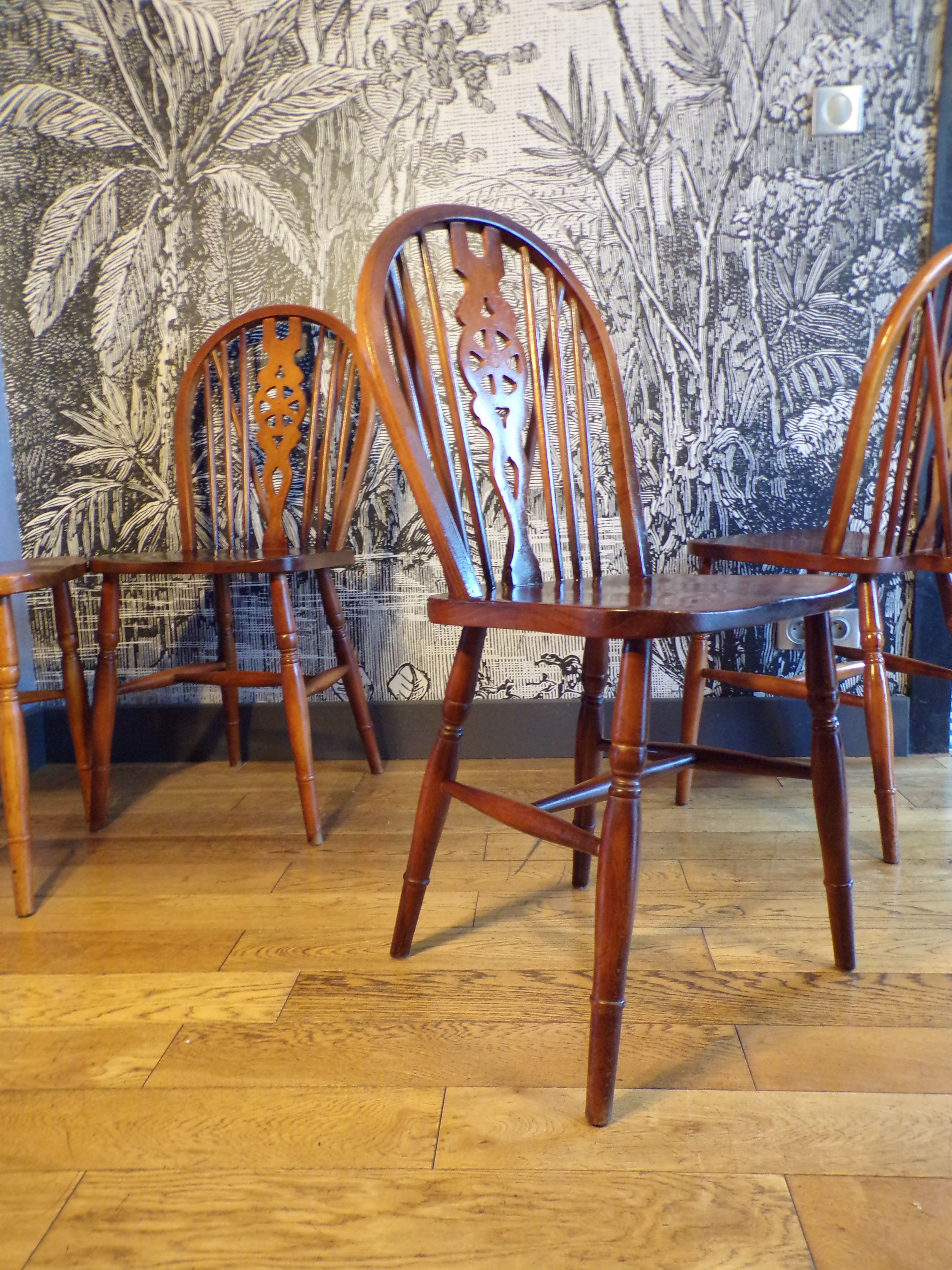 Suite 4 chaises windsor vintage
