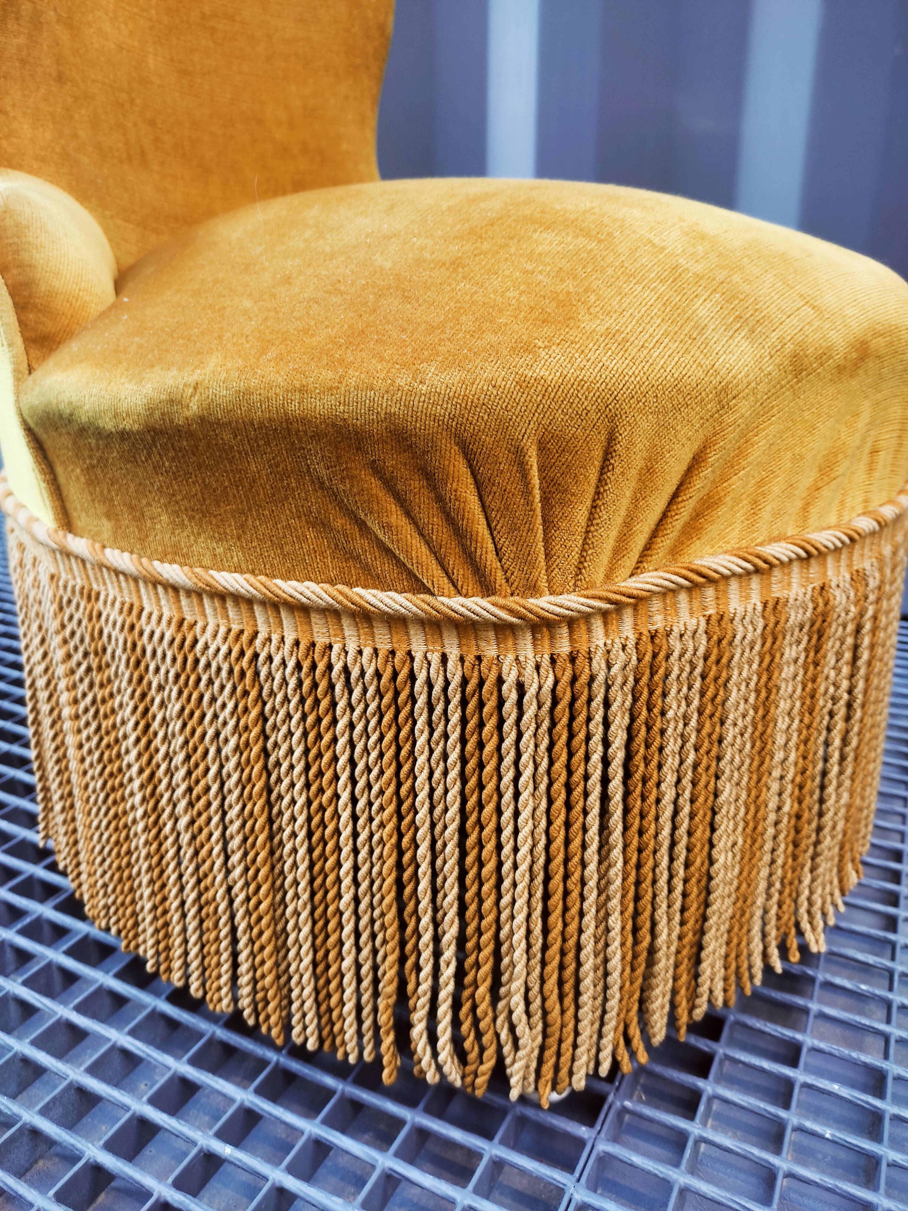 Golden toad armchair