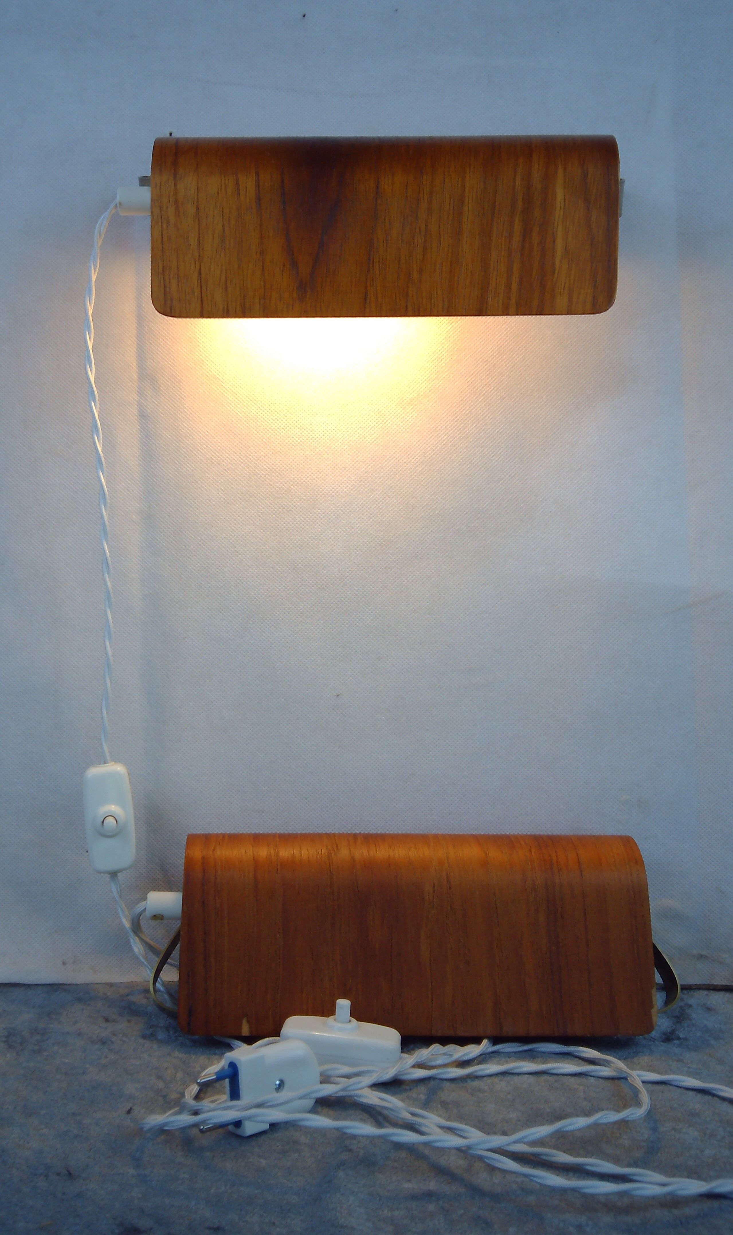 Pair of teak bedside sconces, model V321 from Nator