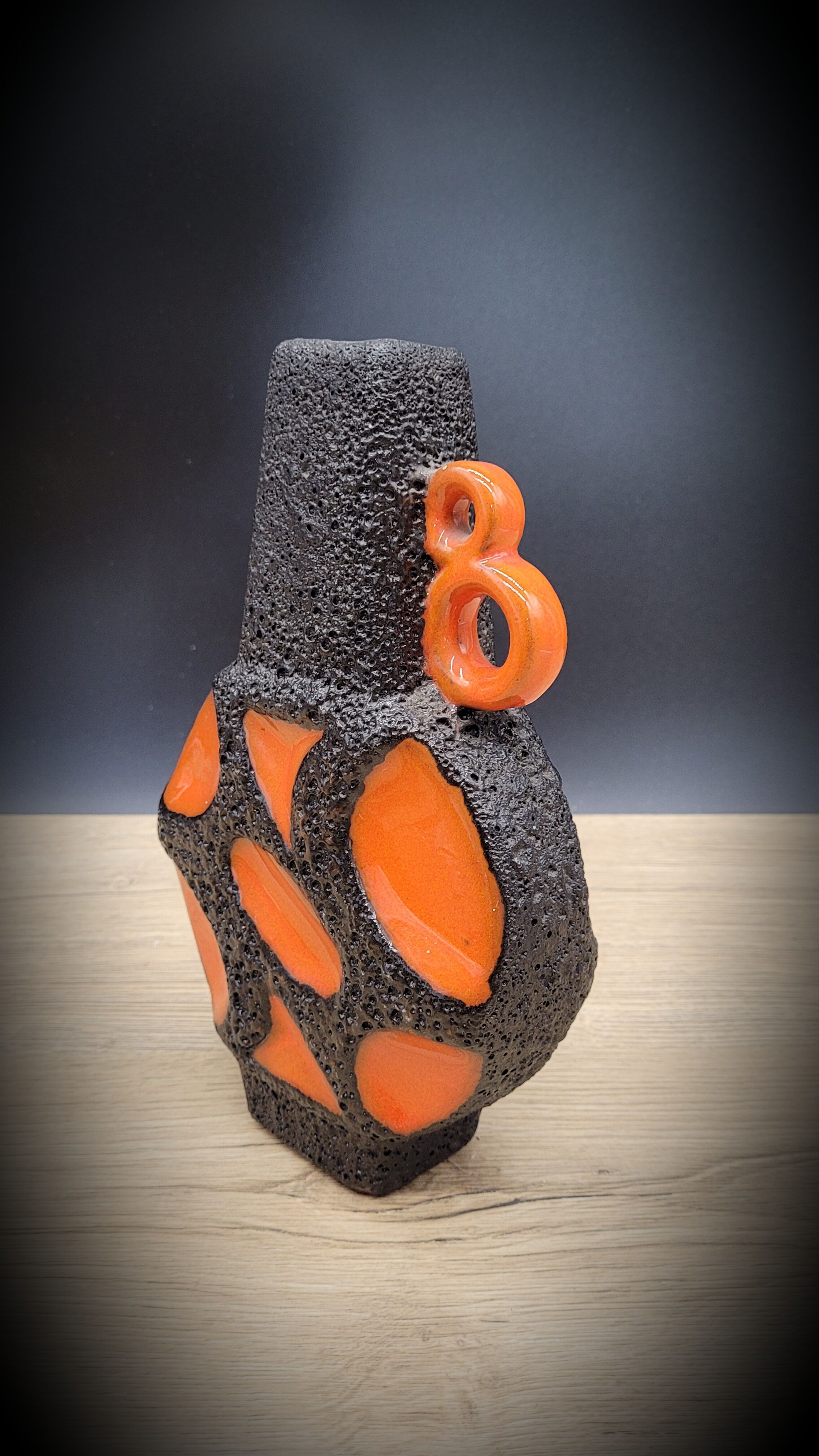Vase orange lava black