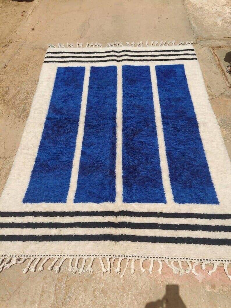 Handmade traditional artisan rug size 2/3 m