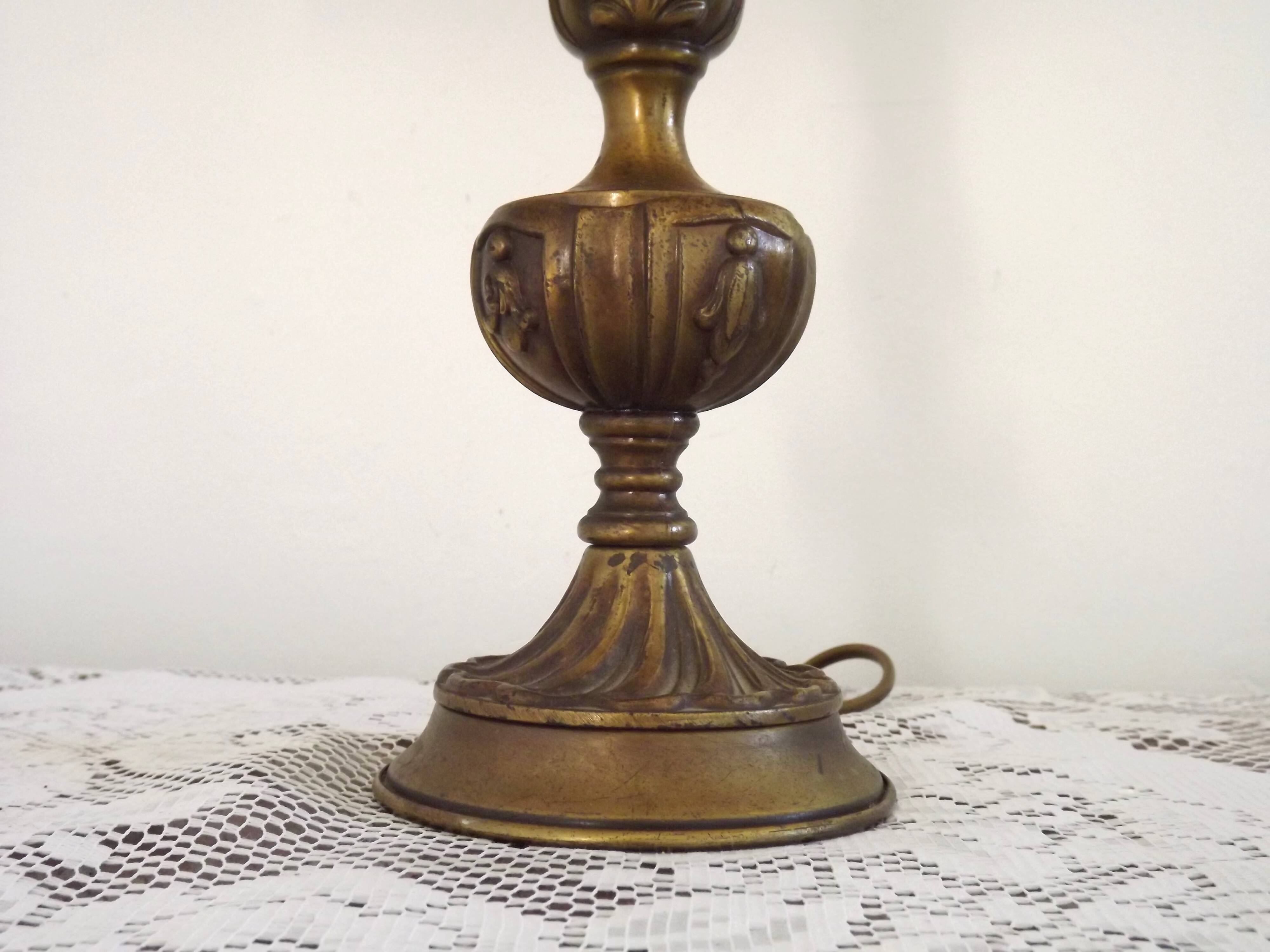 Spanish vintage brass table lamp with beige braided plastic shade 5555.