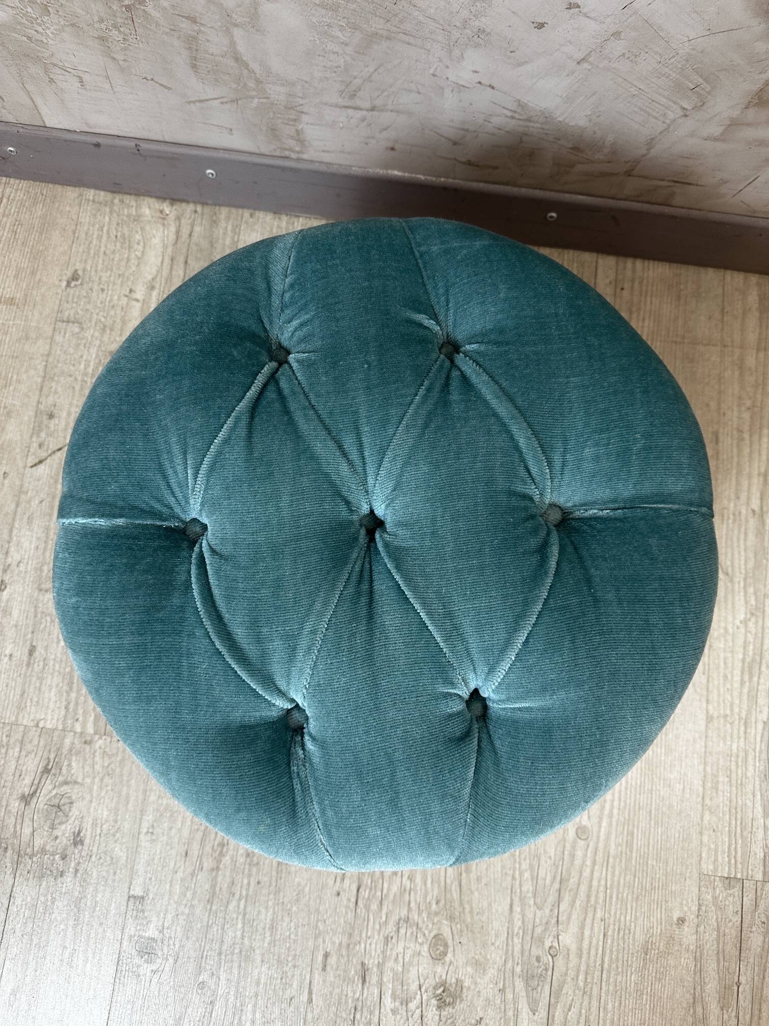 Chauffeuse et son pouf