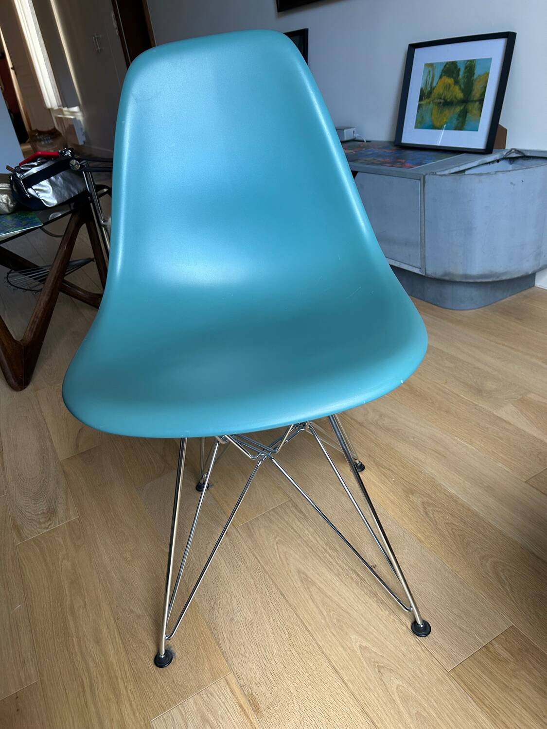 4 Chaises Eames de couleur bleue  turquoise