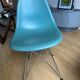 4 Chaises Eames de couleur bleue  turquoise