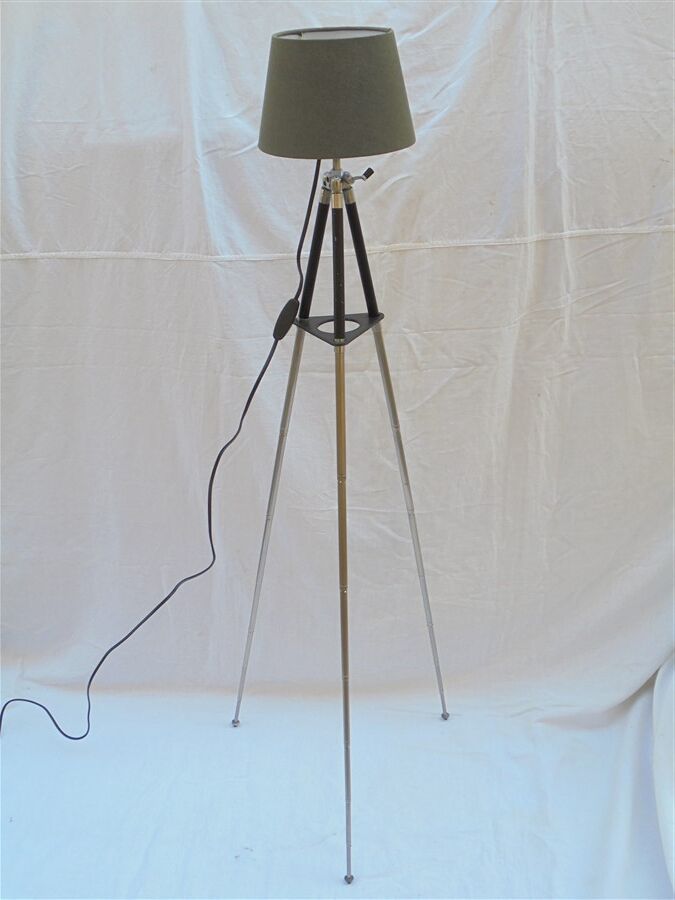 Lampe trépied