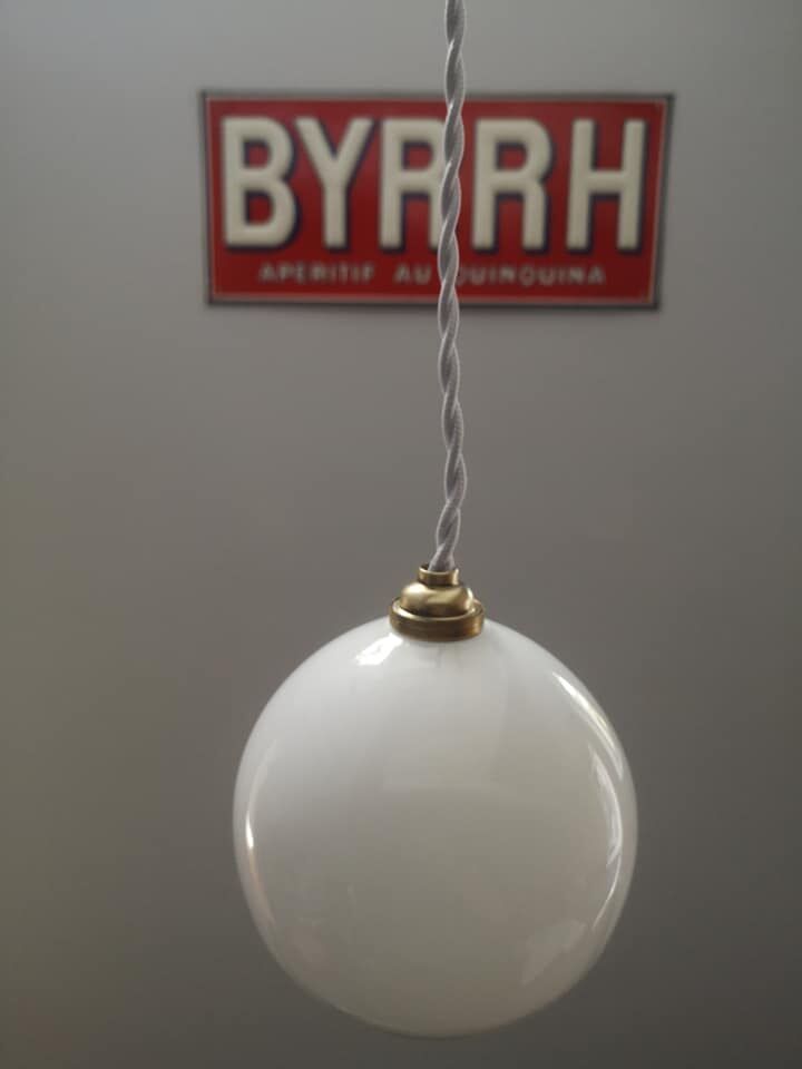 Suspension walkman old opaline white globe spirit night light 1930 Art Deco TBE Ø 13 cm