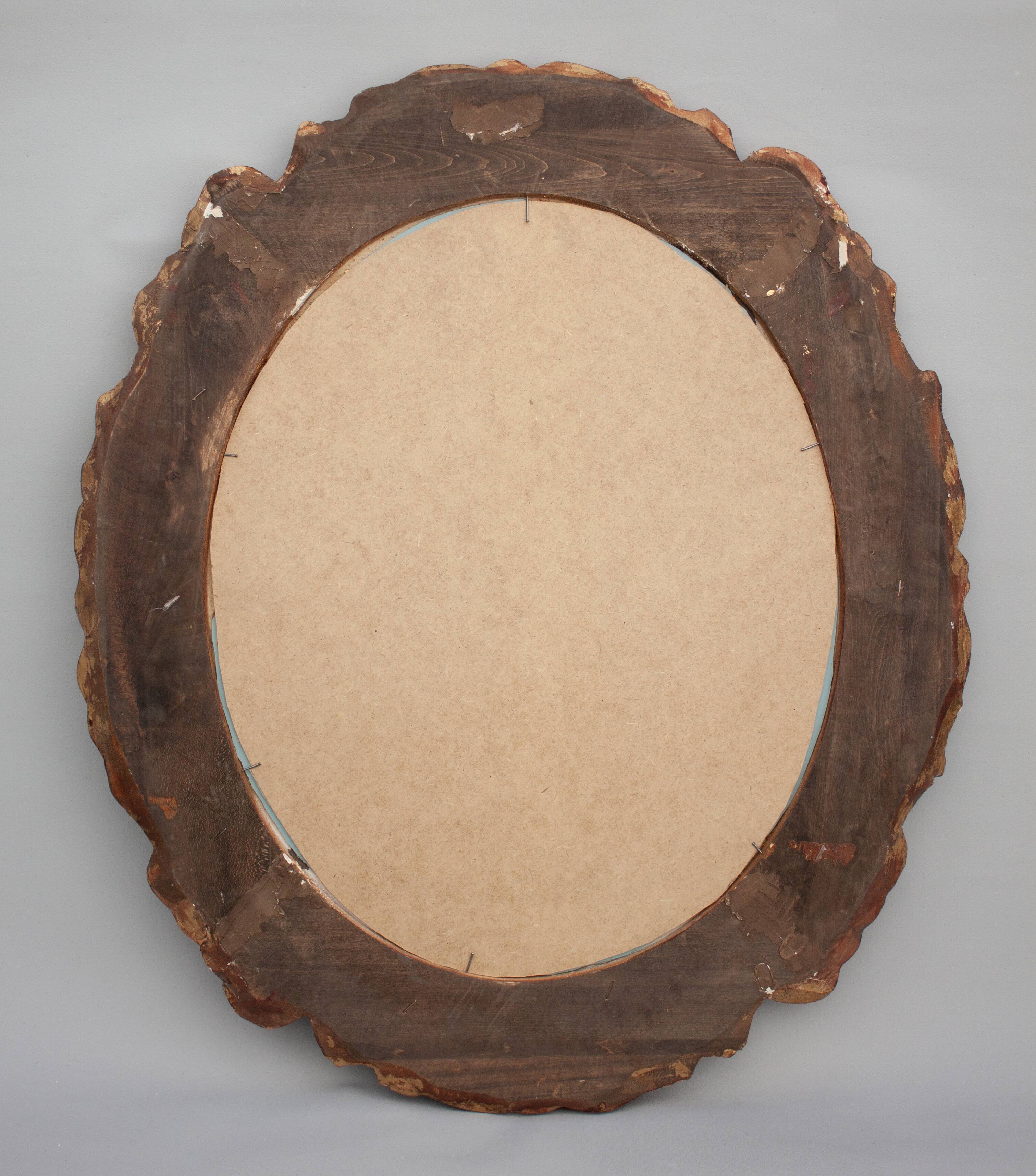 Oval mirror in gilded and carved wood. Vintage mirror. Wall mirror.