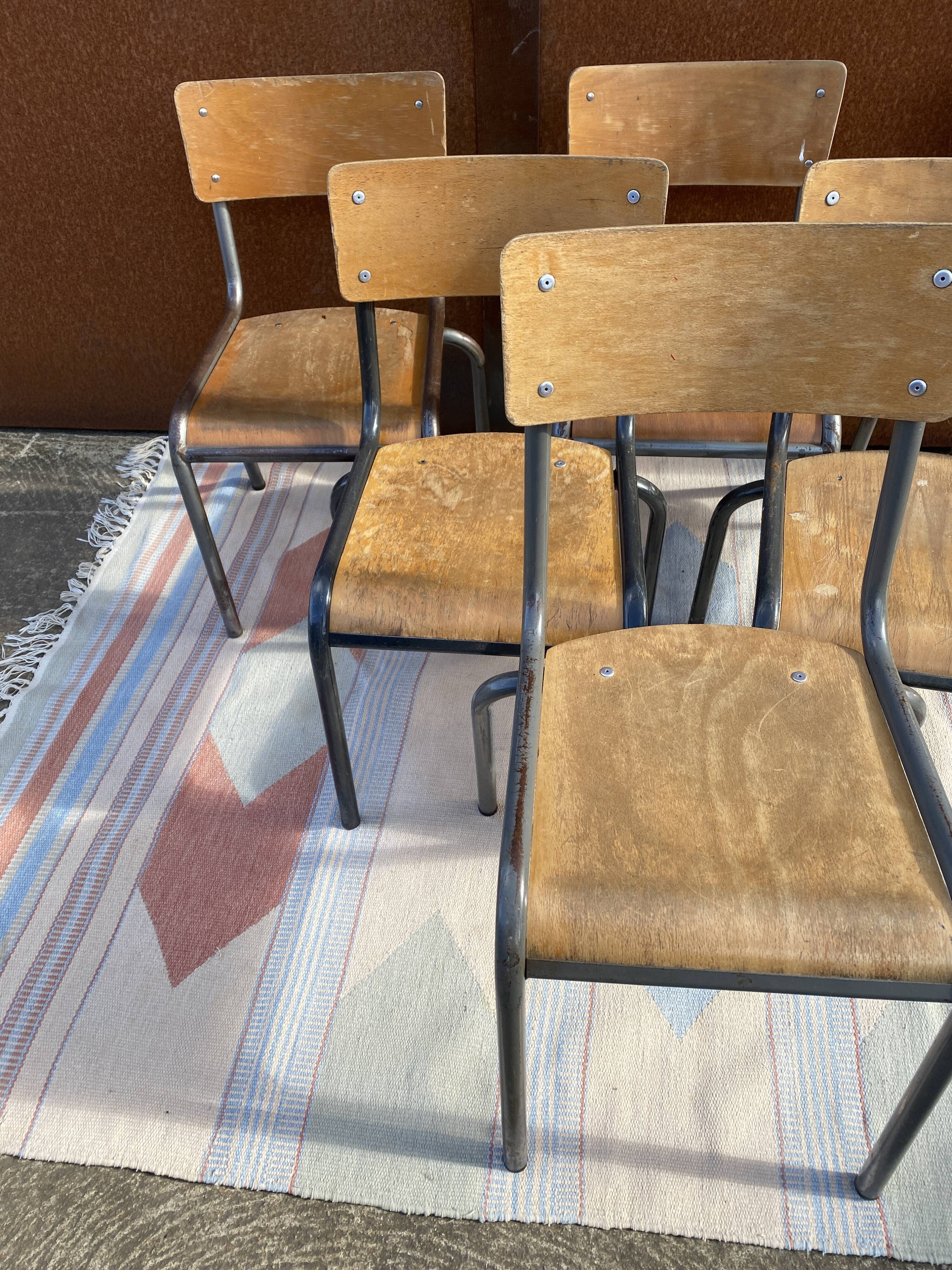 6 chaises école