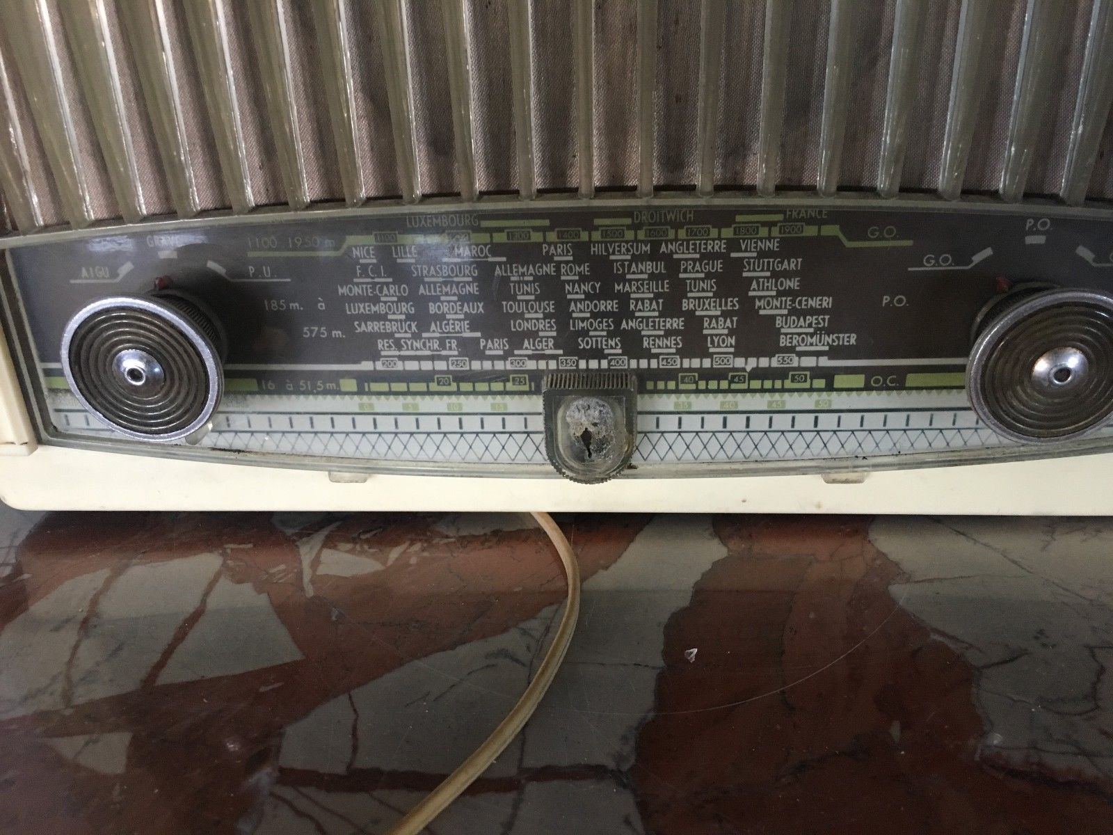 Old radio from the early 1900s post