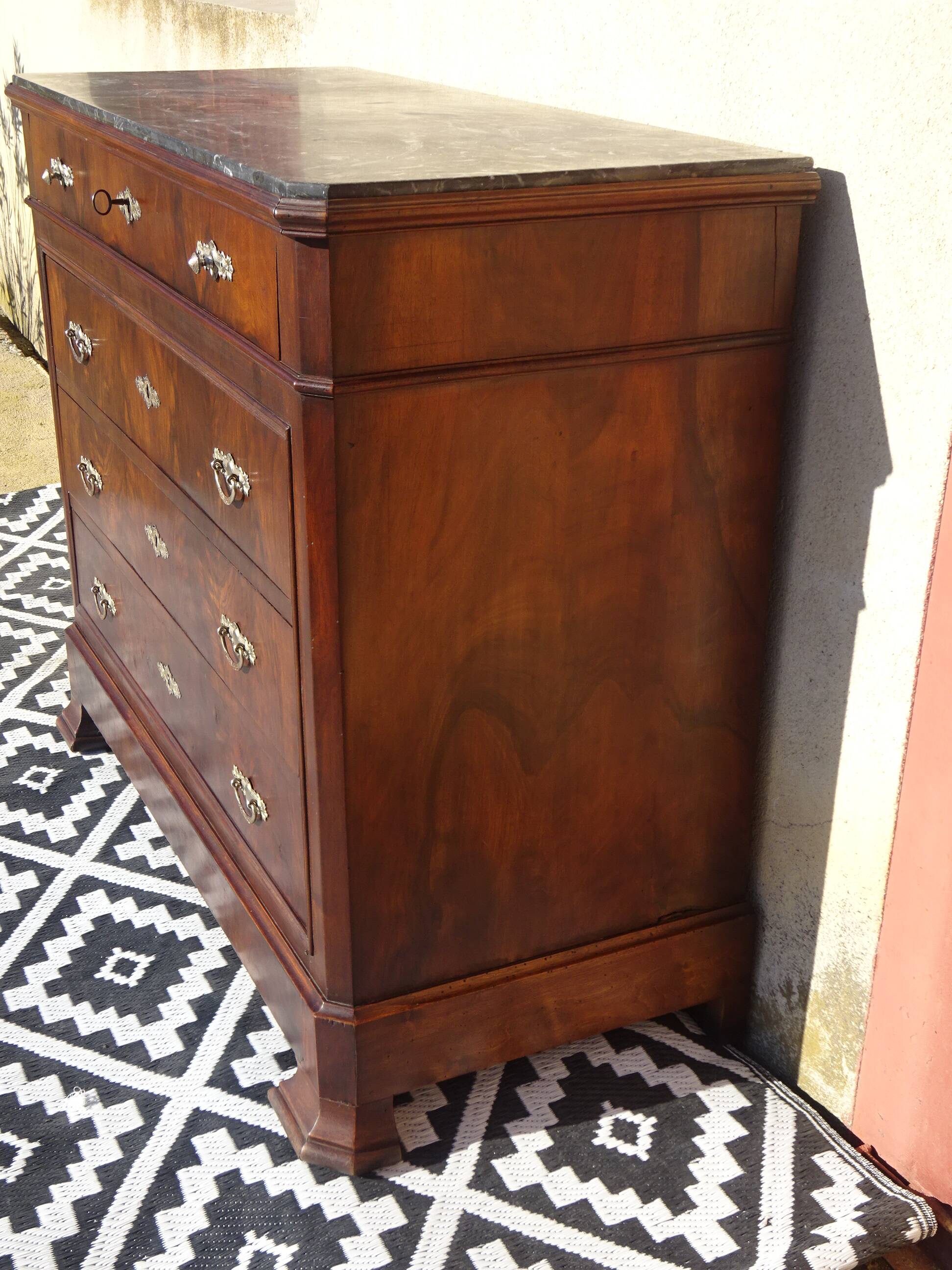 Walnut chest of drawers, black marble top