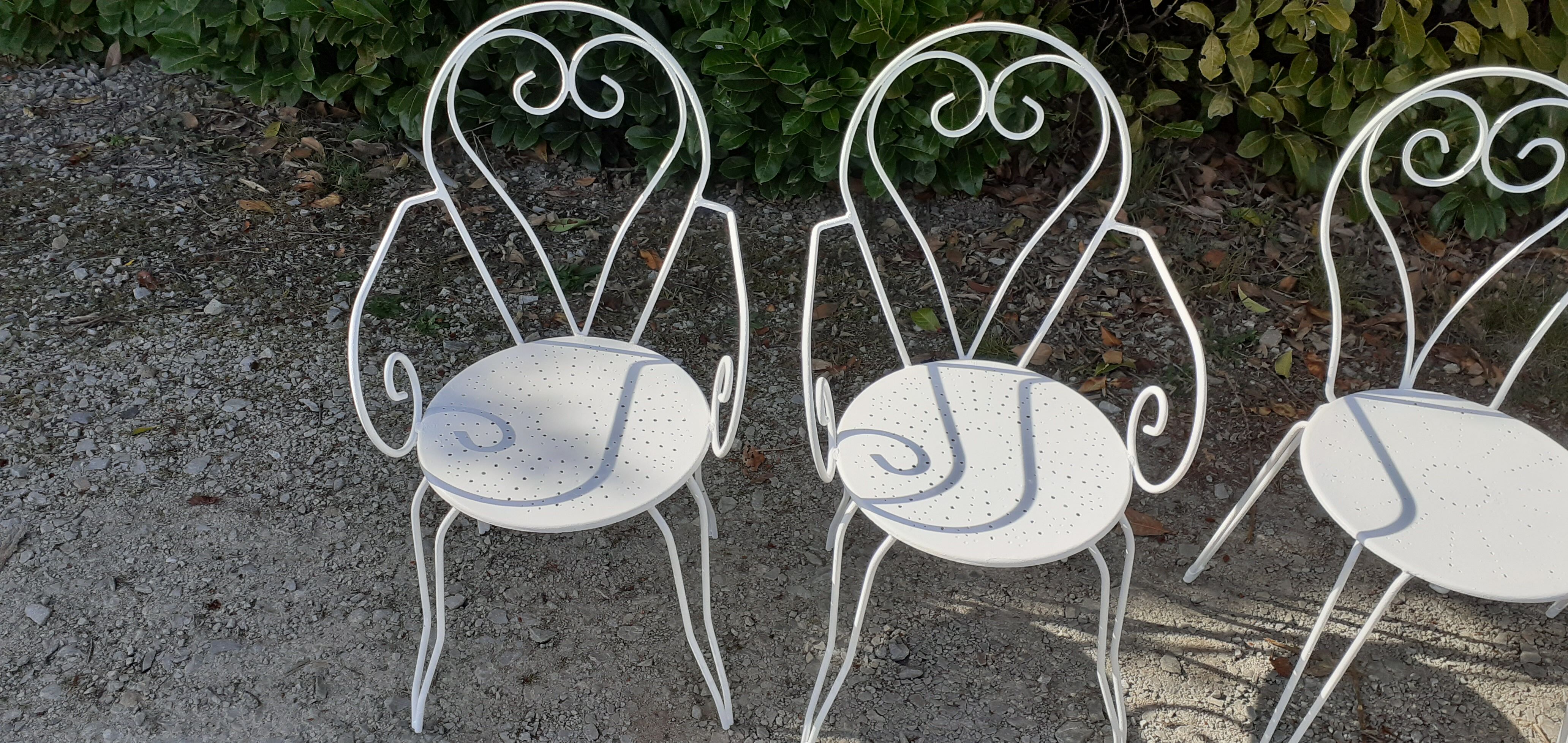 Garden lounge 1 table 2 chairs 2 white wrought iron chairs