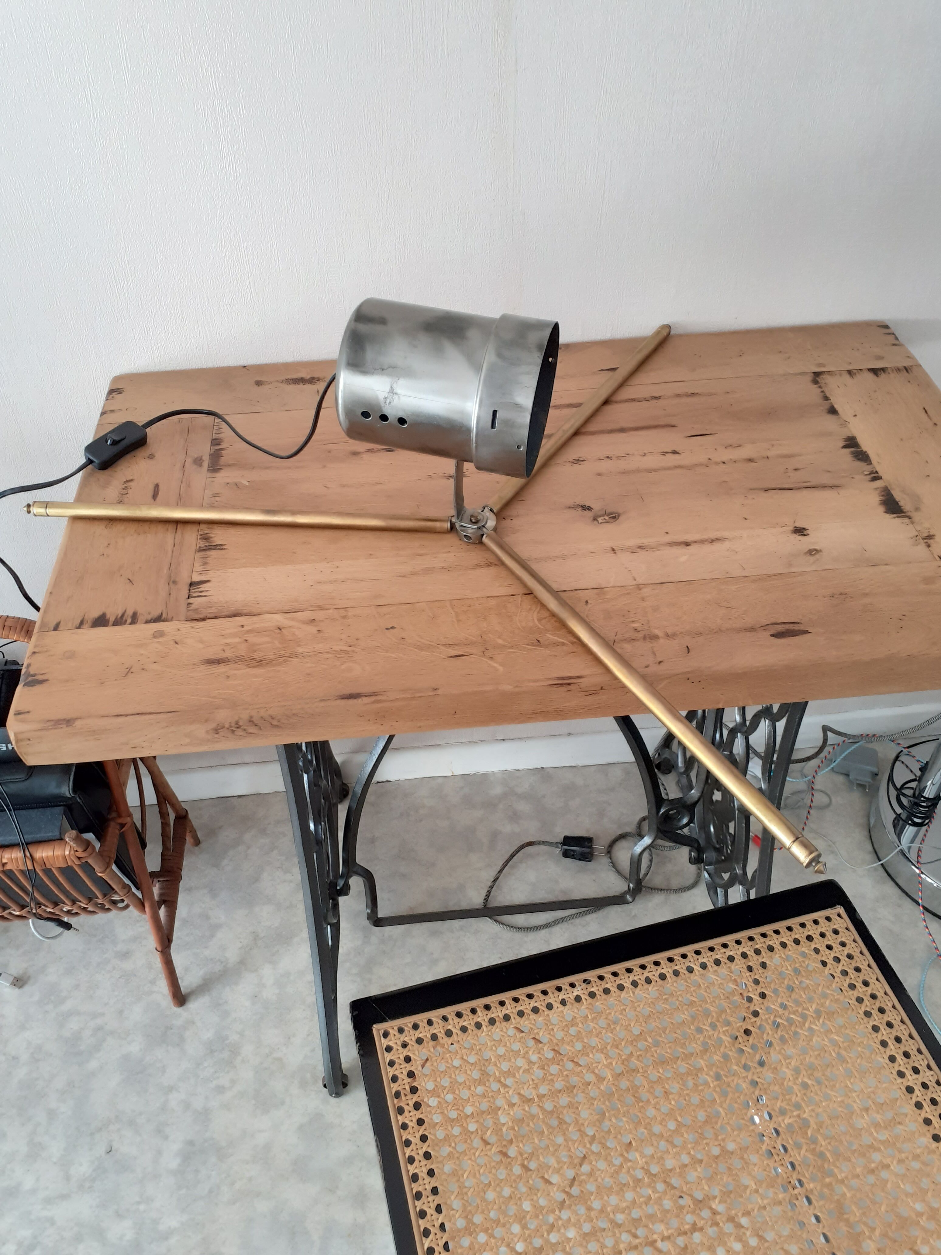 Lamp on brass trepied