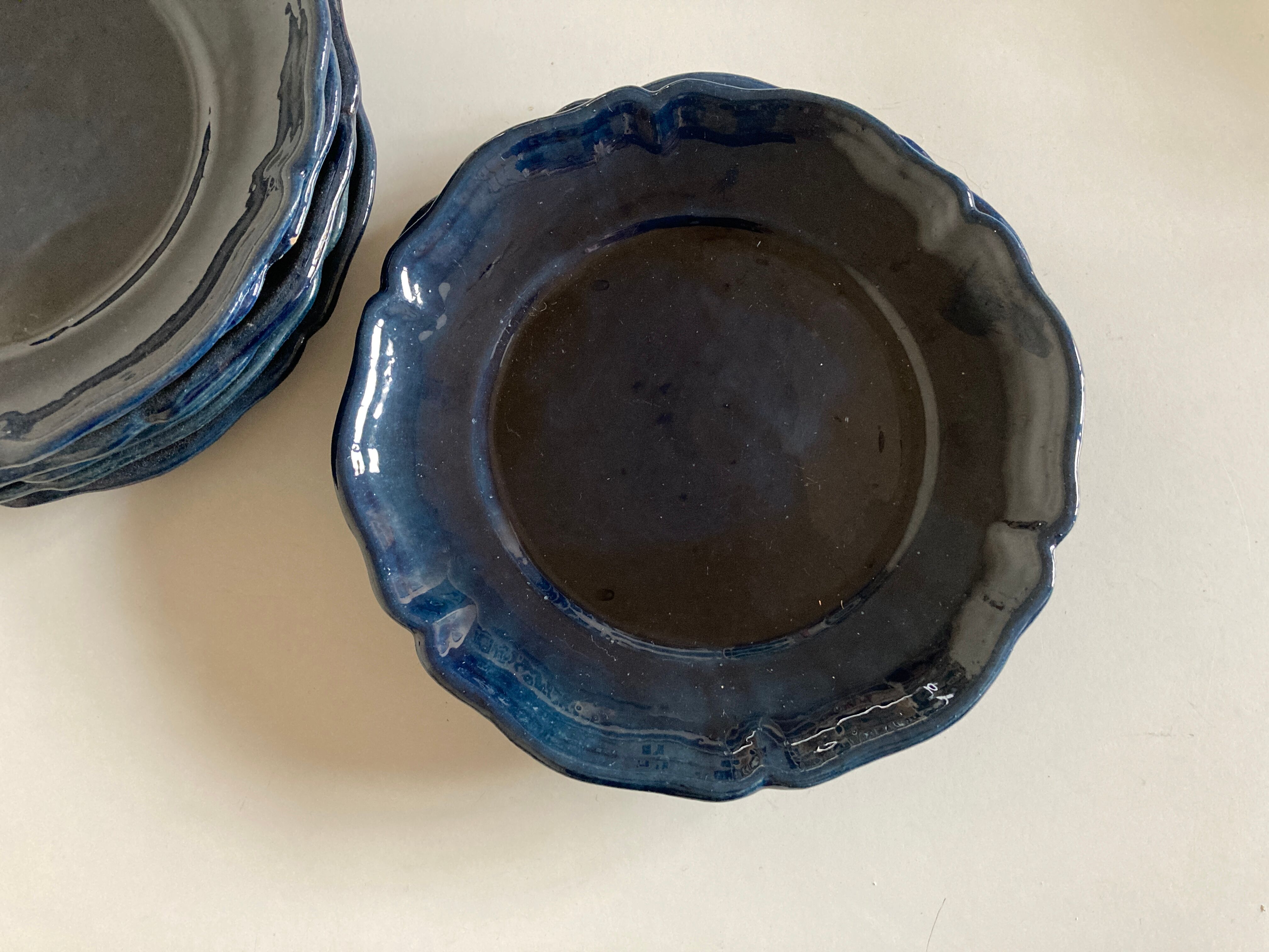 Set of 8 plates with godrons in glazed earth of biot