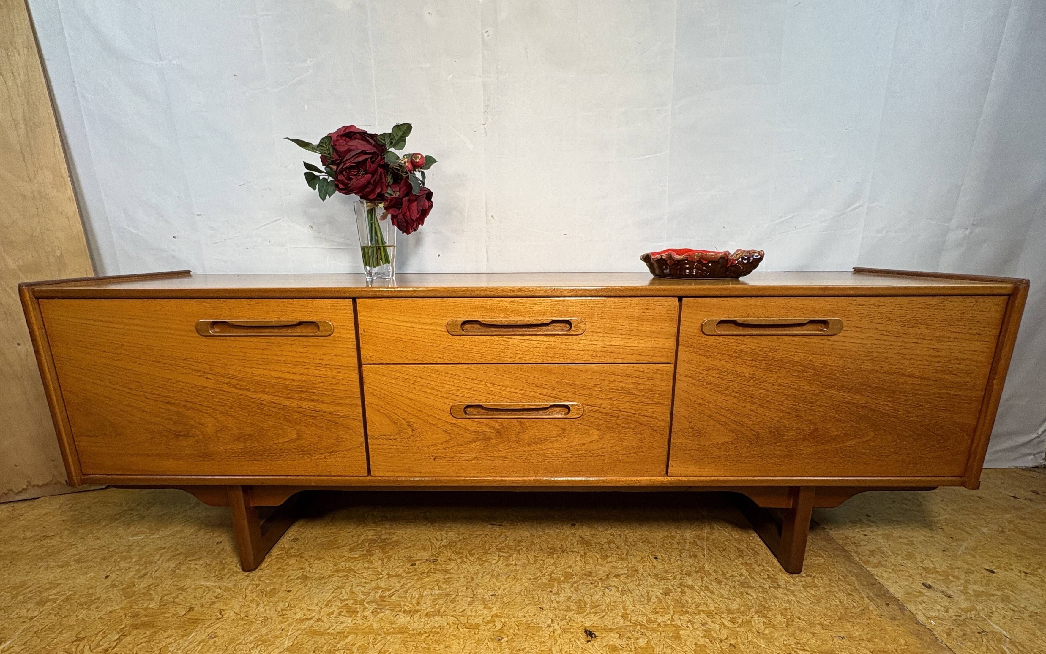 Buffet en teck de style scandinave, années 1960