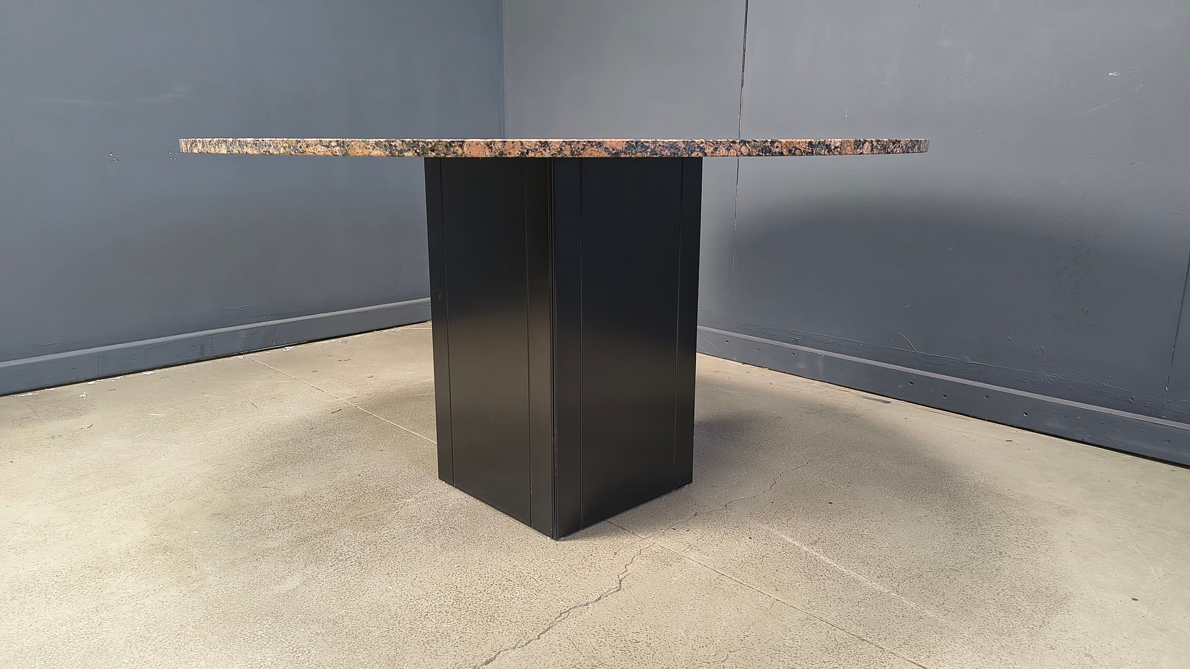Table ronde en granit vintage, années 1970