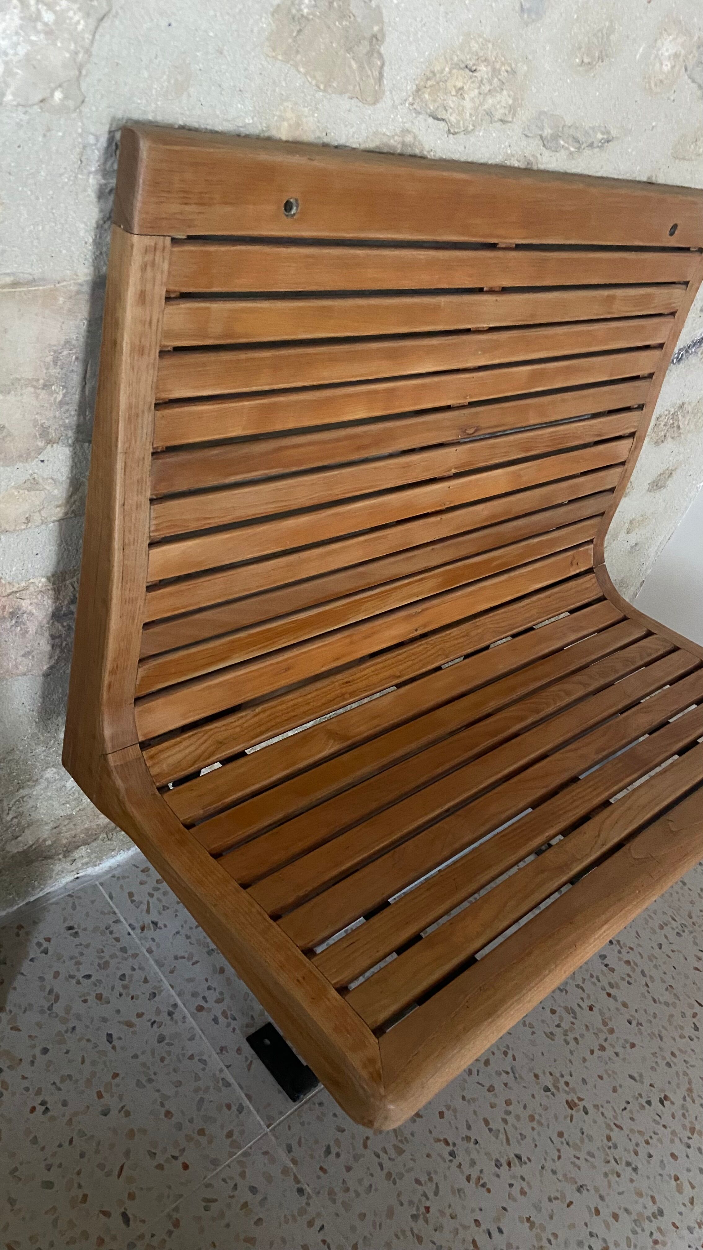 Train bench or metro in wood 1900 with its luggage rack