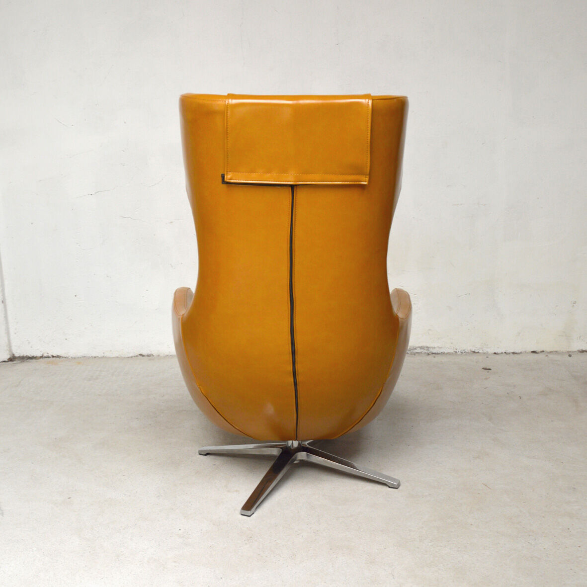 Swivel and ottoman hull chair