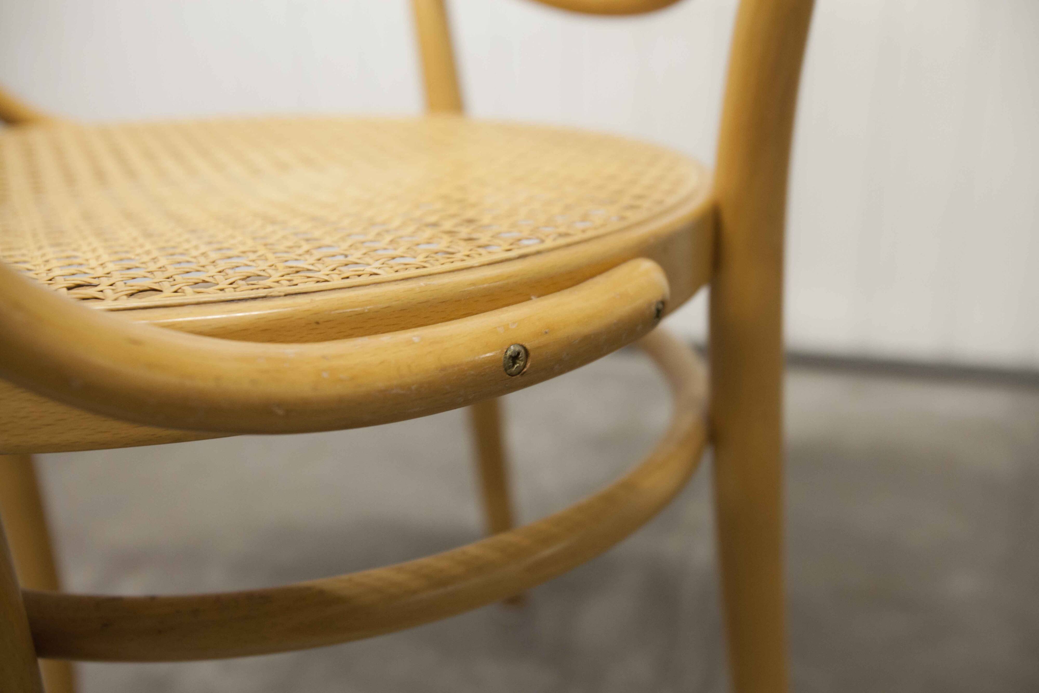 Fauteuil Thonet 210 R cannage couleur miel