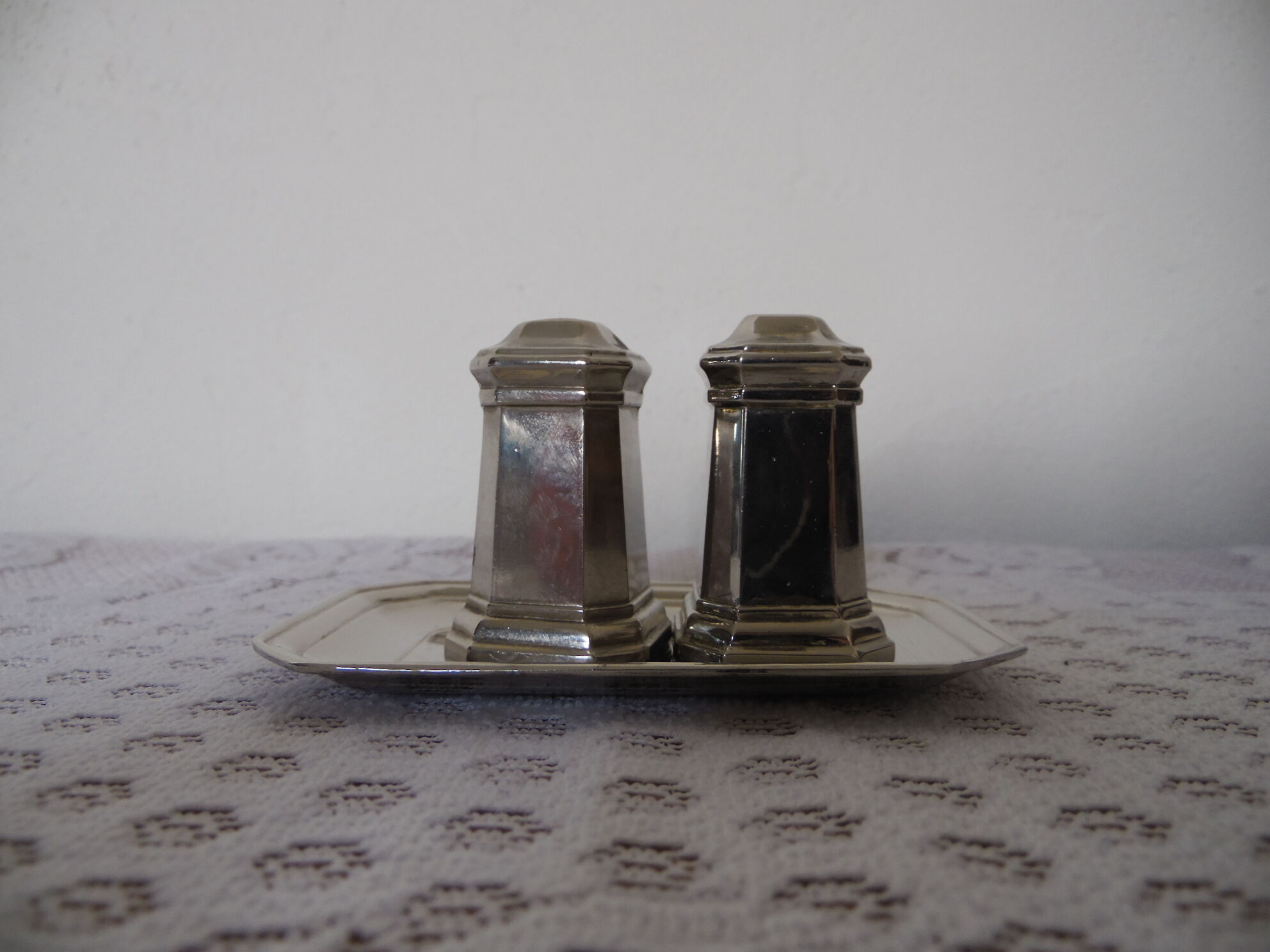 Silver metal salt and pepper set