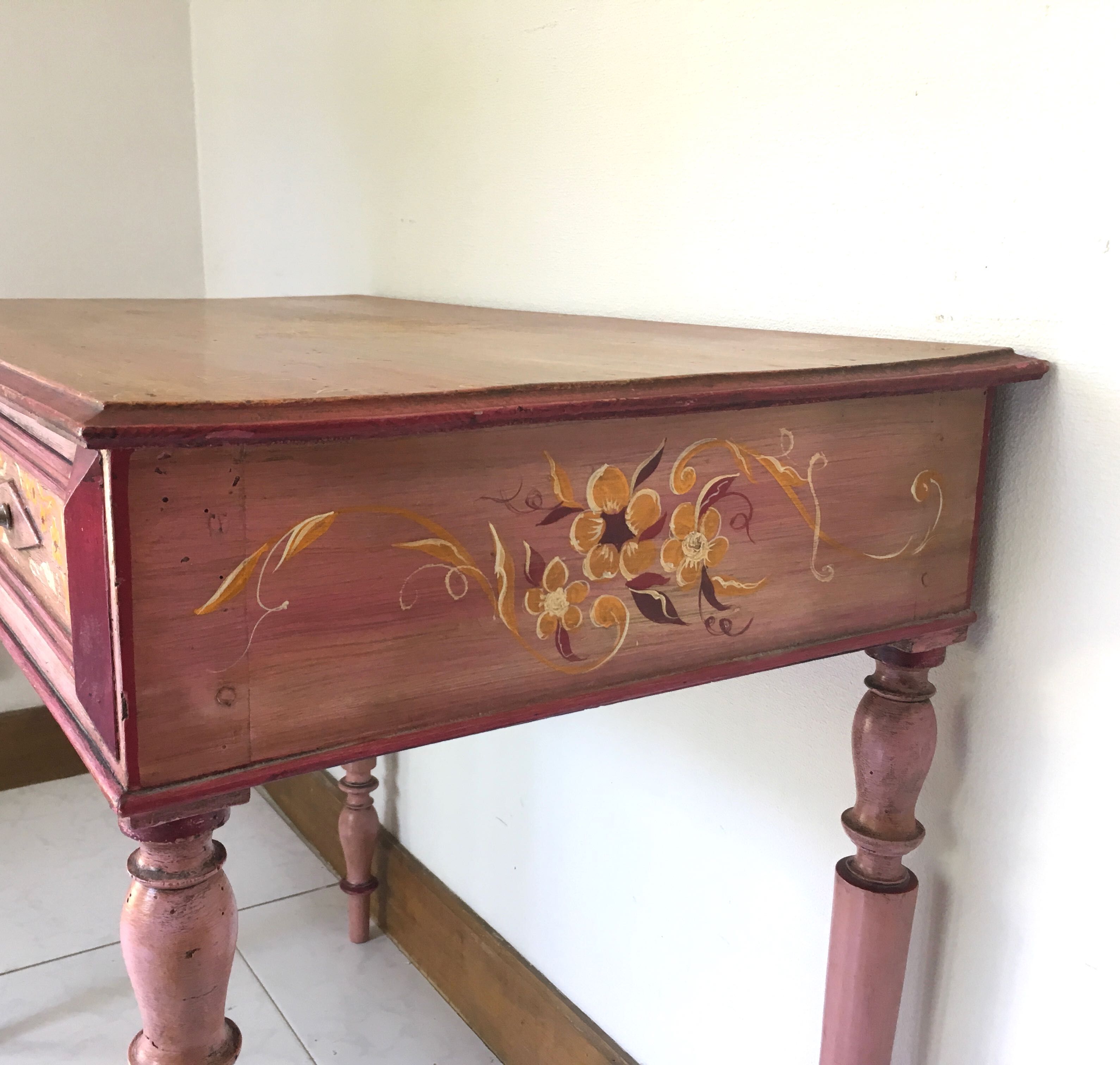Table d’appoint à tiroirs ou bureau d'enfant