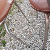 Paire de chaises en skai années 70