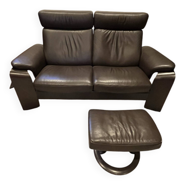 Canapé 2 places Stressless avec son repose pieds