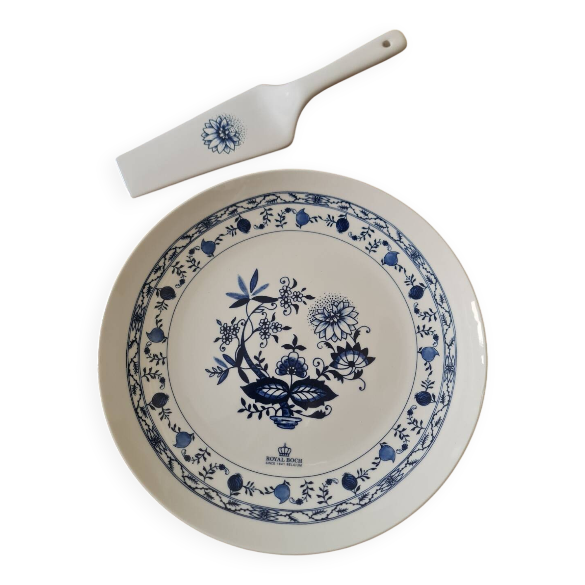 Serving dish with its shovel