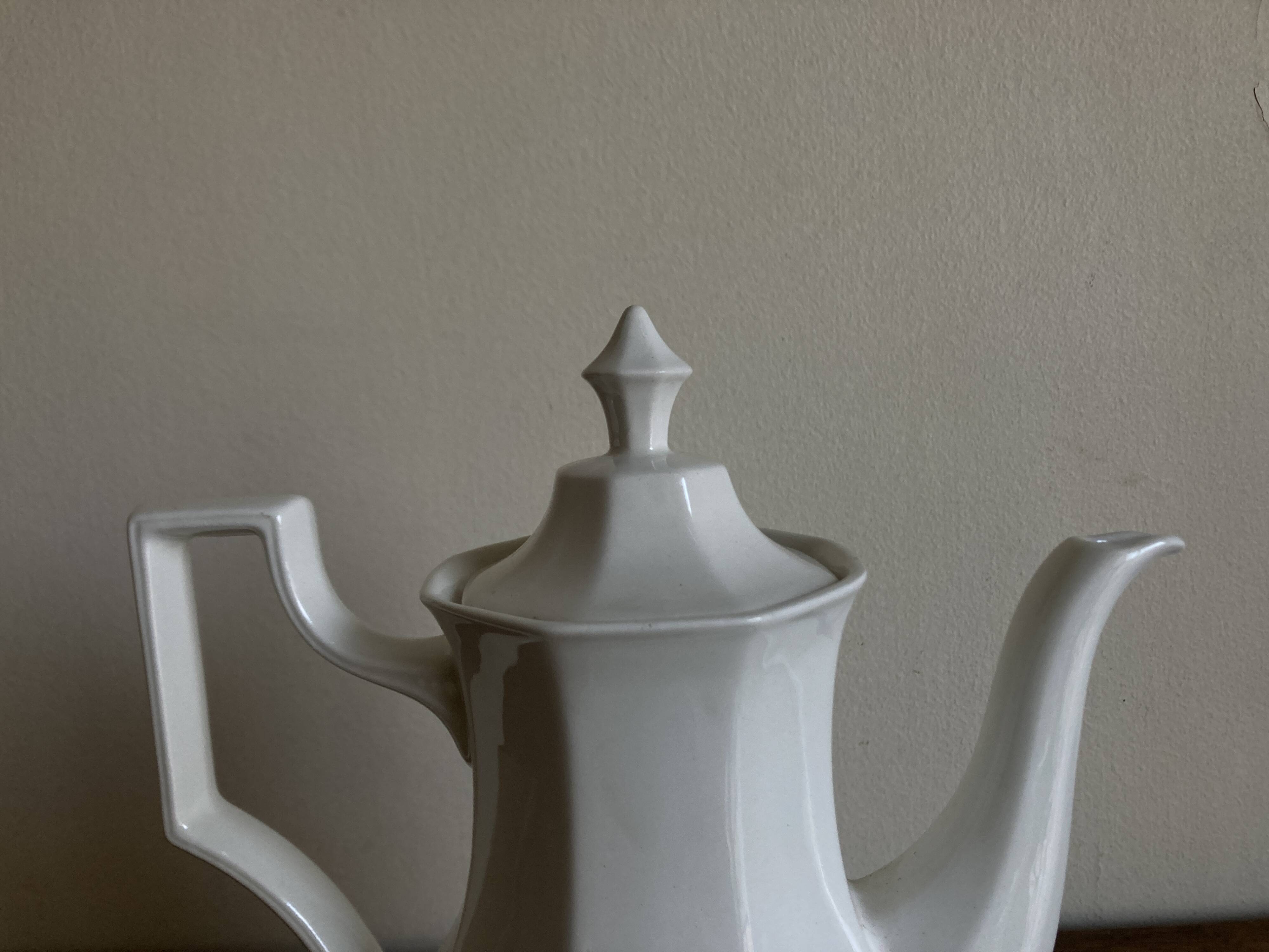 Neo-classical octagonal coffee pot Johnson Brothers pearls 1960