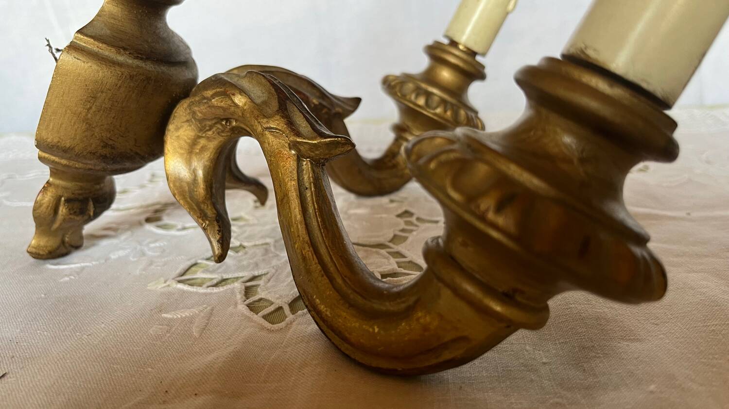 Paire d’appliques  murales bois peint vintage