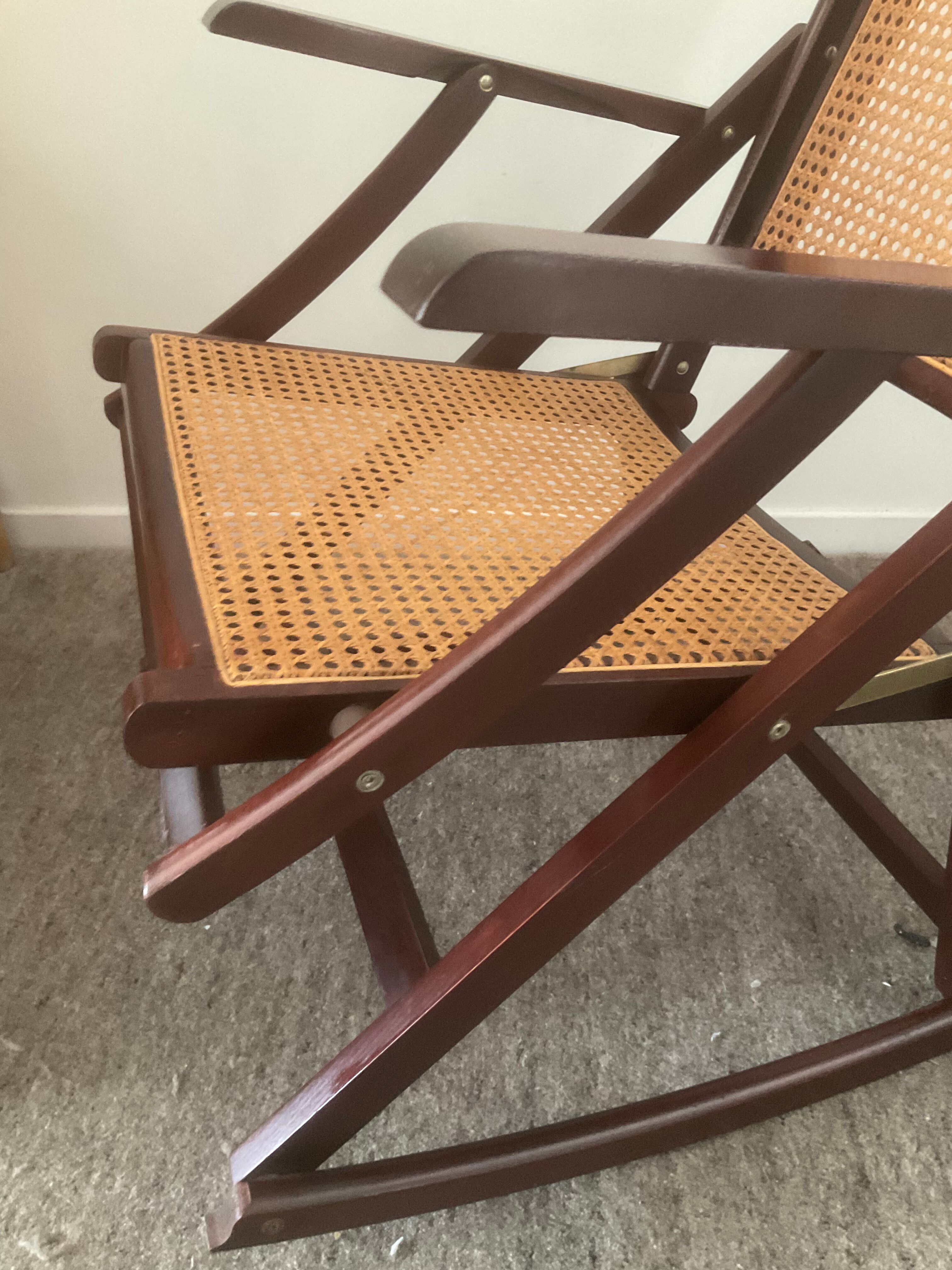 Folding wooden rocking chair and cannage from the 70s