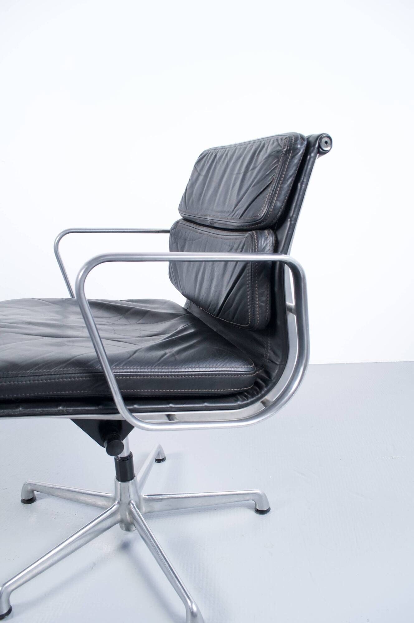 SOFT PAD CHAIR EA 217 EAMES BLACK LEATHER HERMAN MILLER PUBLISHED BY ICF 1970s