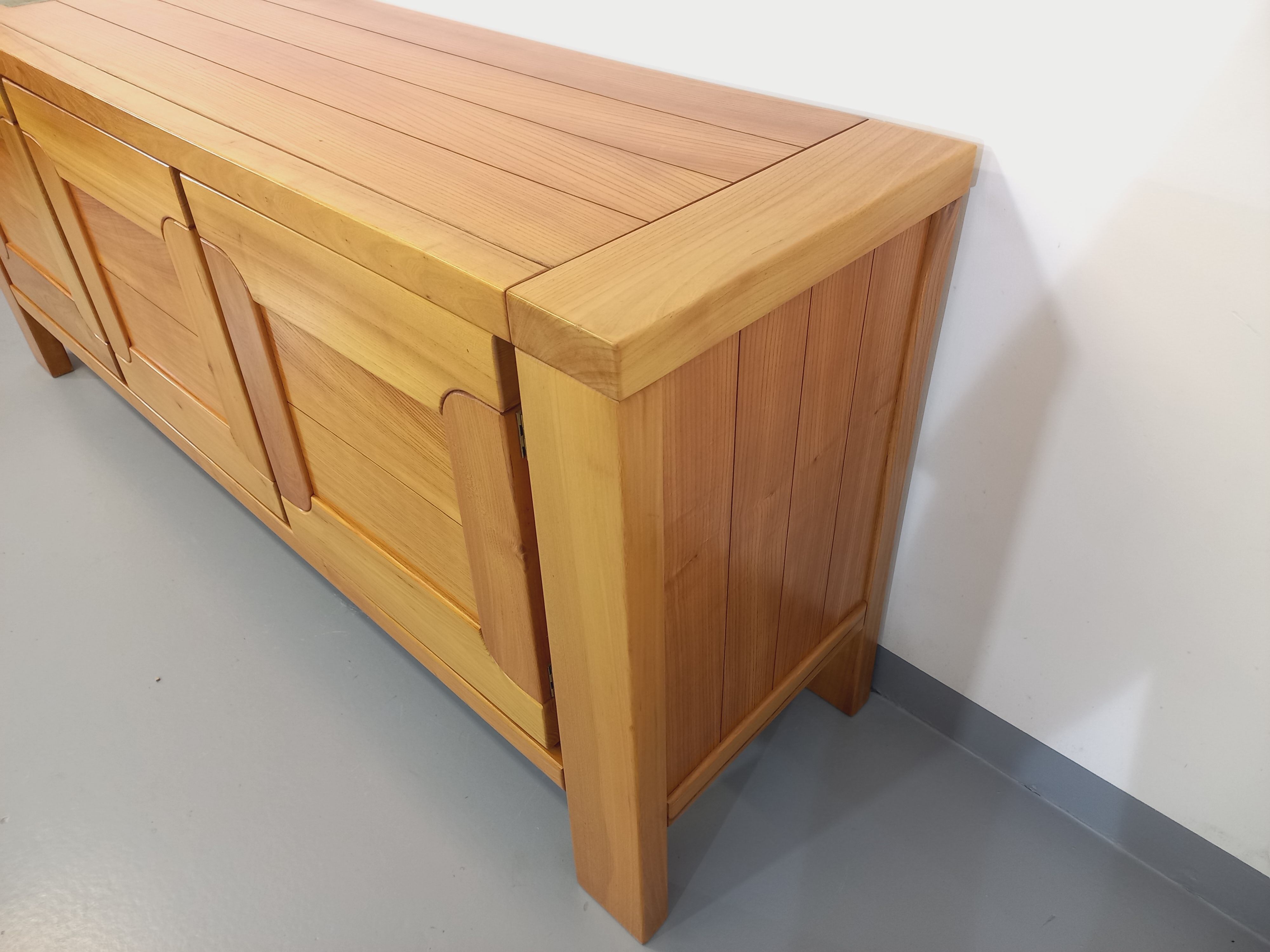 Vintage Maison Regain sideboard in solid elm from the 70s