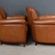 Paire de fauteuils club en cuir