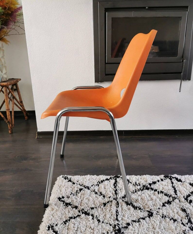 Bucket chair vintage English design, 70s