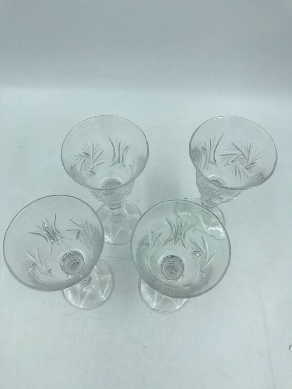 4 verres en cristal ciselés. Berlin Kusak Cut Glass Works.