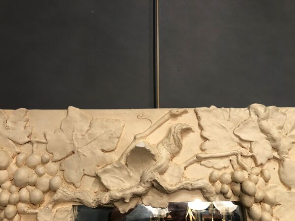 Miroir d'artiste ''à la vigne'' en plâtre des années 1990 64x64cm