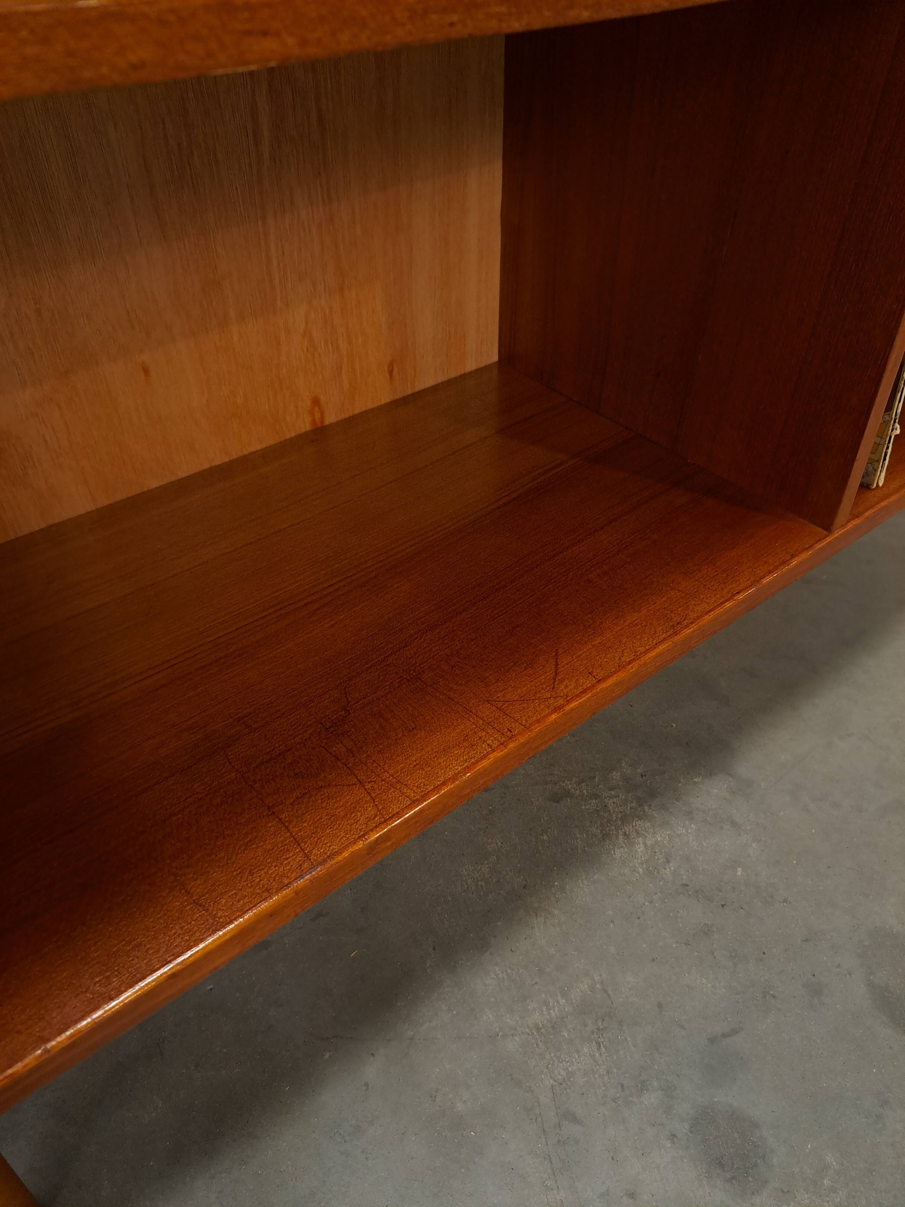 Deens hoge teak vakkenkast met bar vintage wandkast
