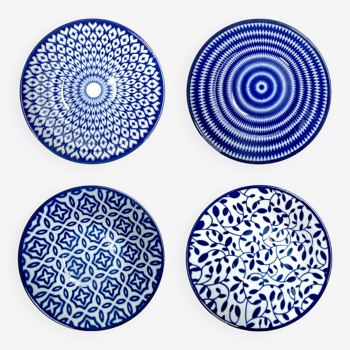 4 coupelles 11,5 cm diam. porcelaine, blanc et bleu, 4 motifs différents