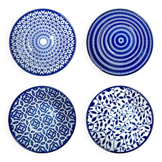 4 coupelles 11,5 cm diam. porcelaine, blanc et bleu, 4 motifs différents