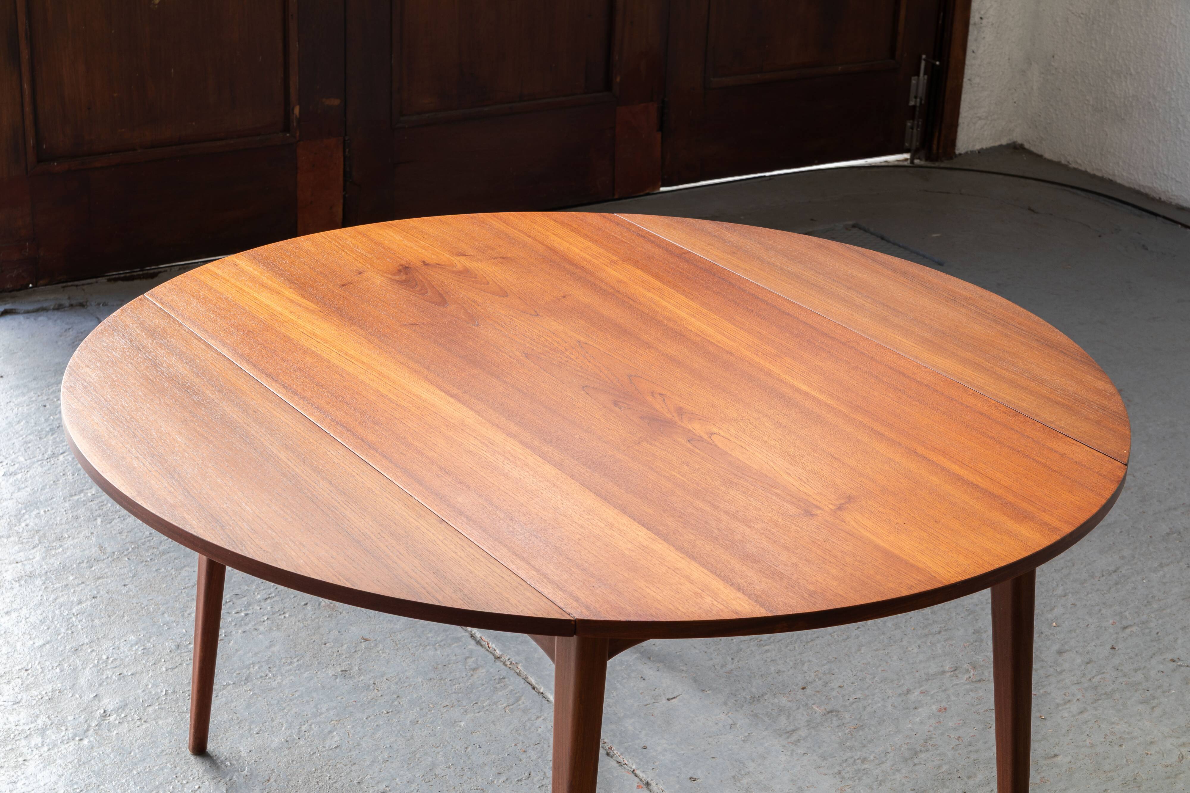 Round dining table by Louis Van Teeffelen for Wébé, 1960's