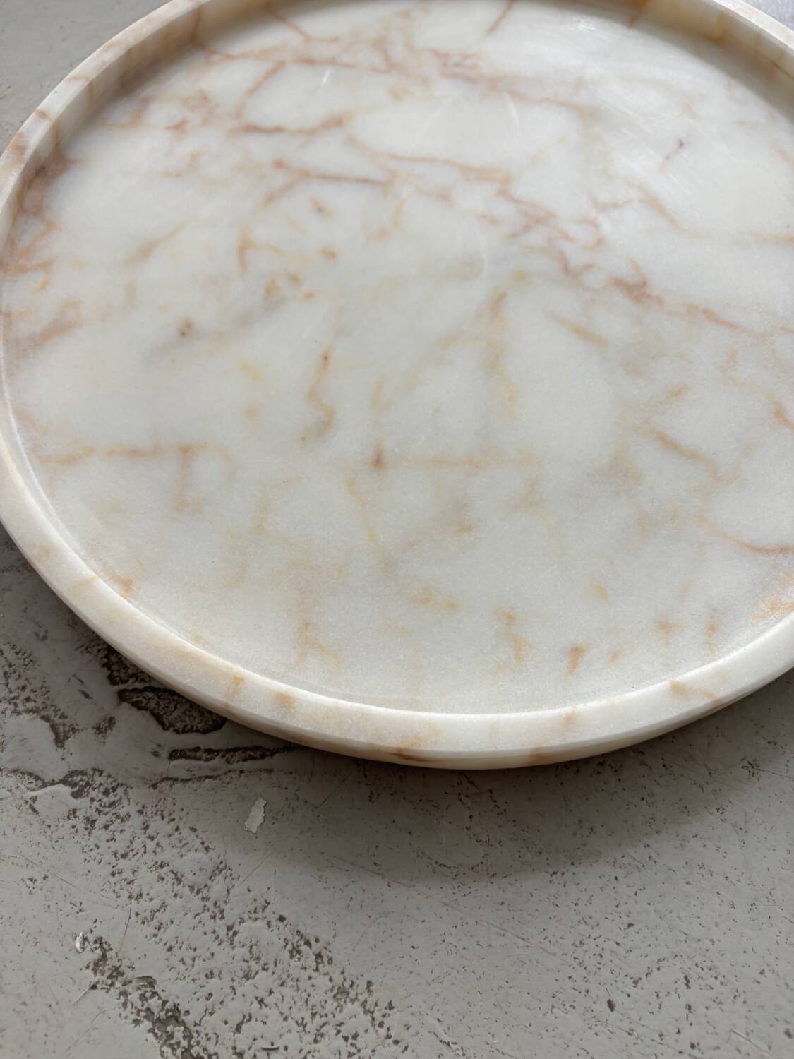 White onyx dish