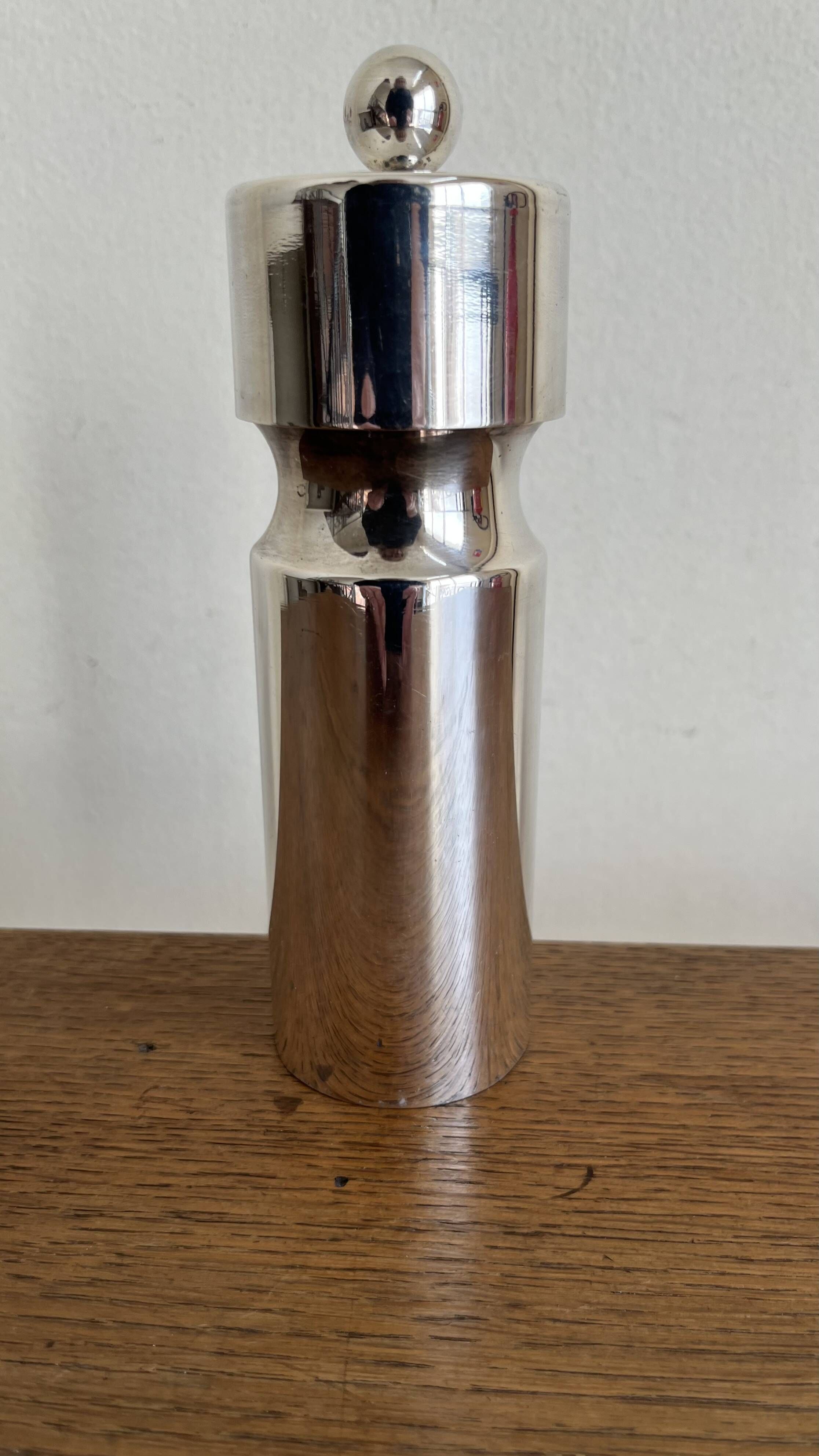 Space Age pepper mill from 1960 in silver-plated metal, 1970.